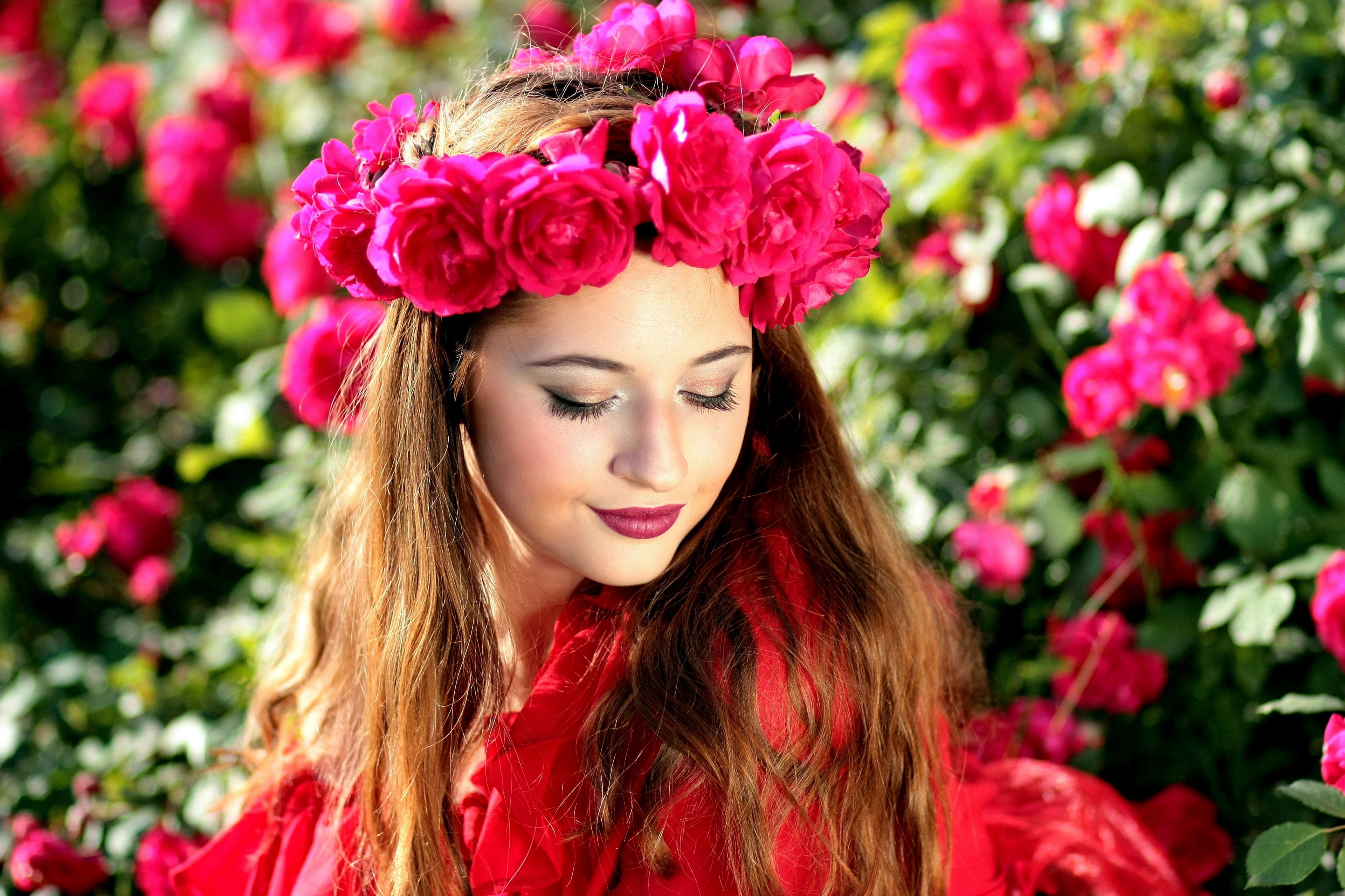 girl roses red wreath flowers beauty 4k, HD Wallpaper
