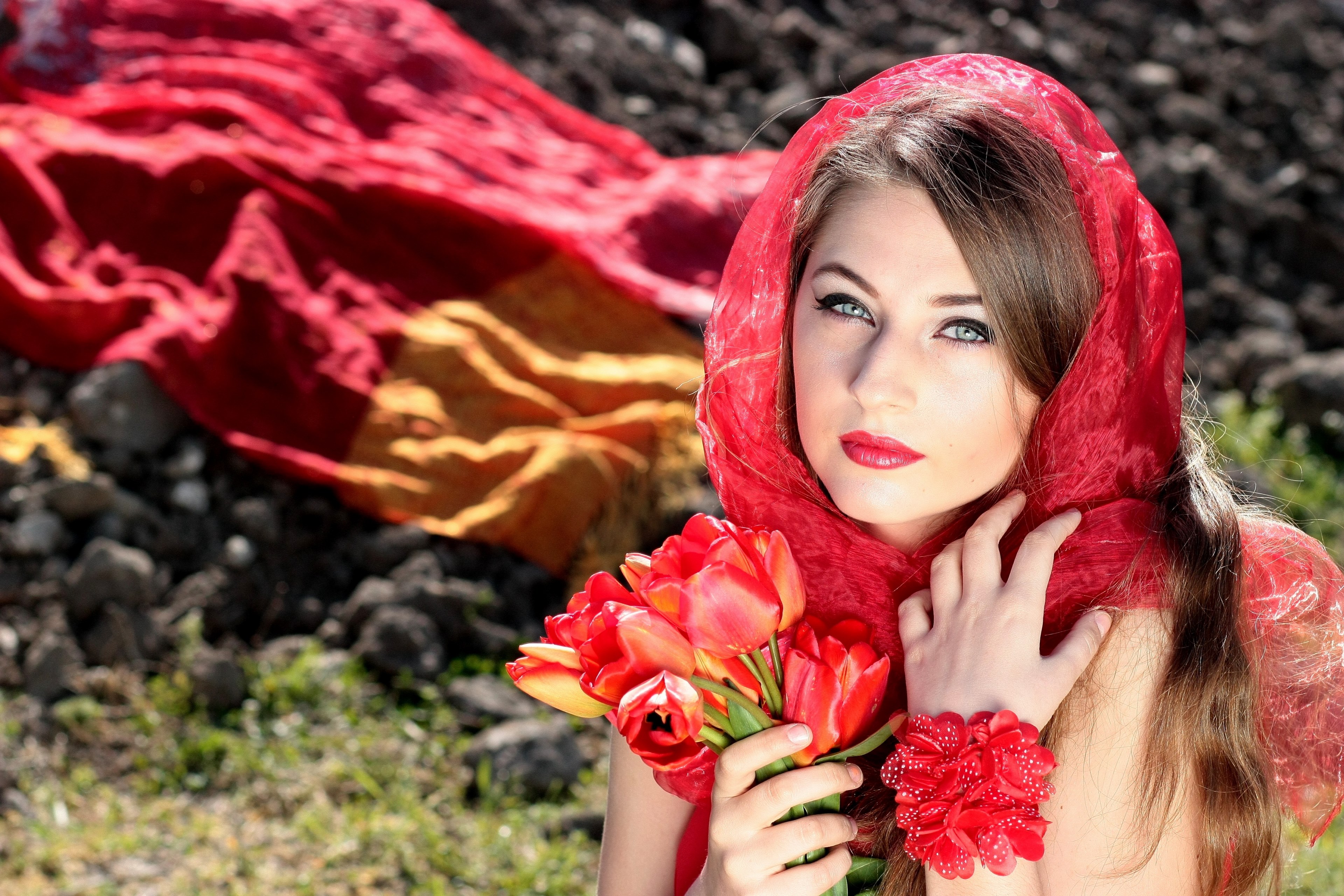 girl about red blue eyes tulips seductive 4k, HD Wallpaper
