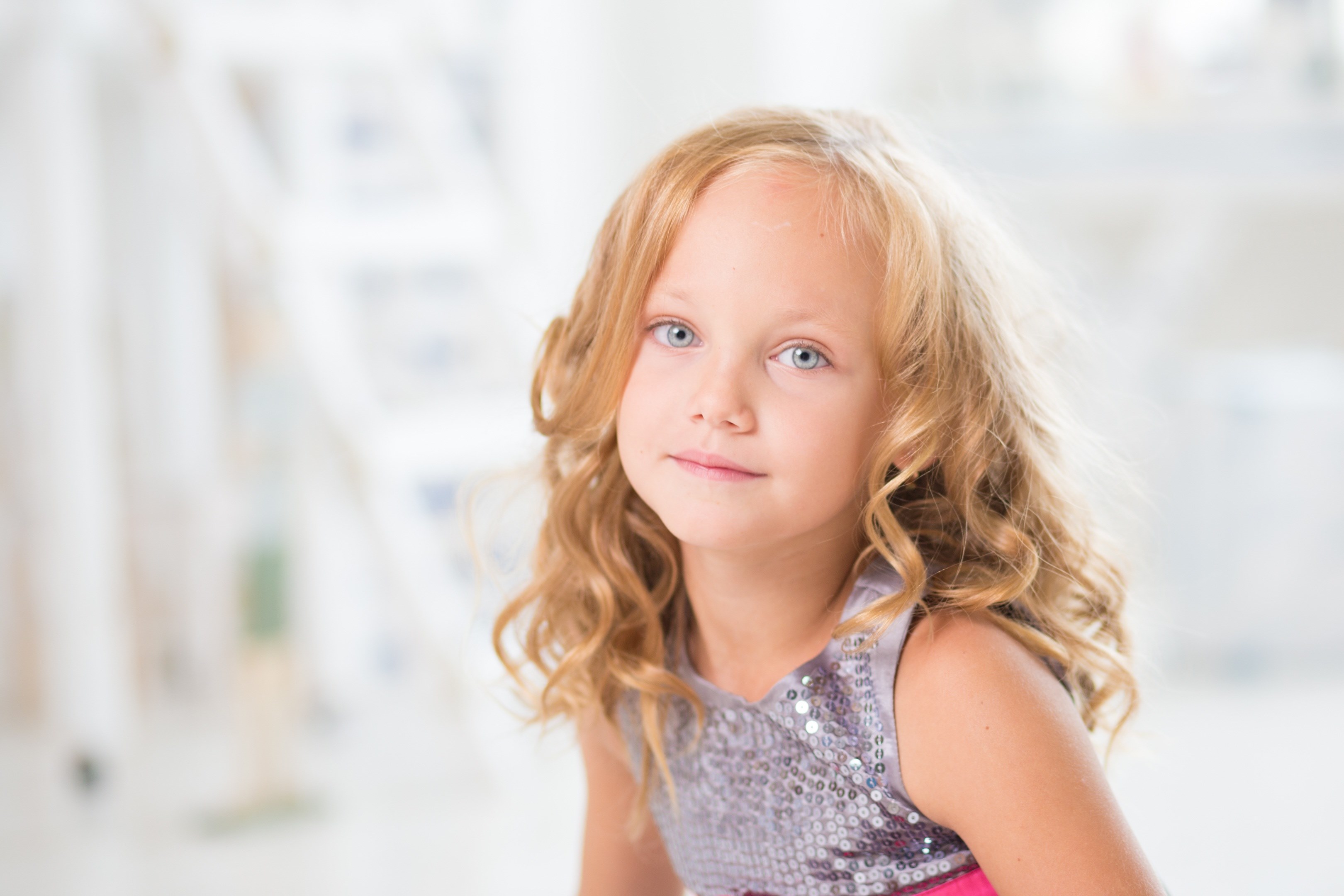 girl portrait young room white cute happy home 4k, HD Wallpaper