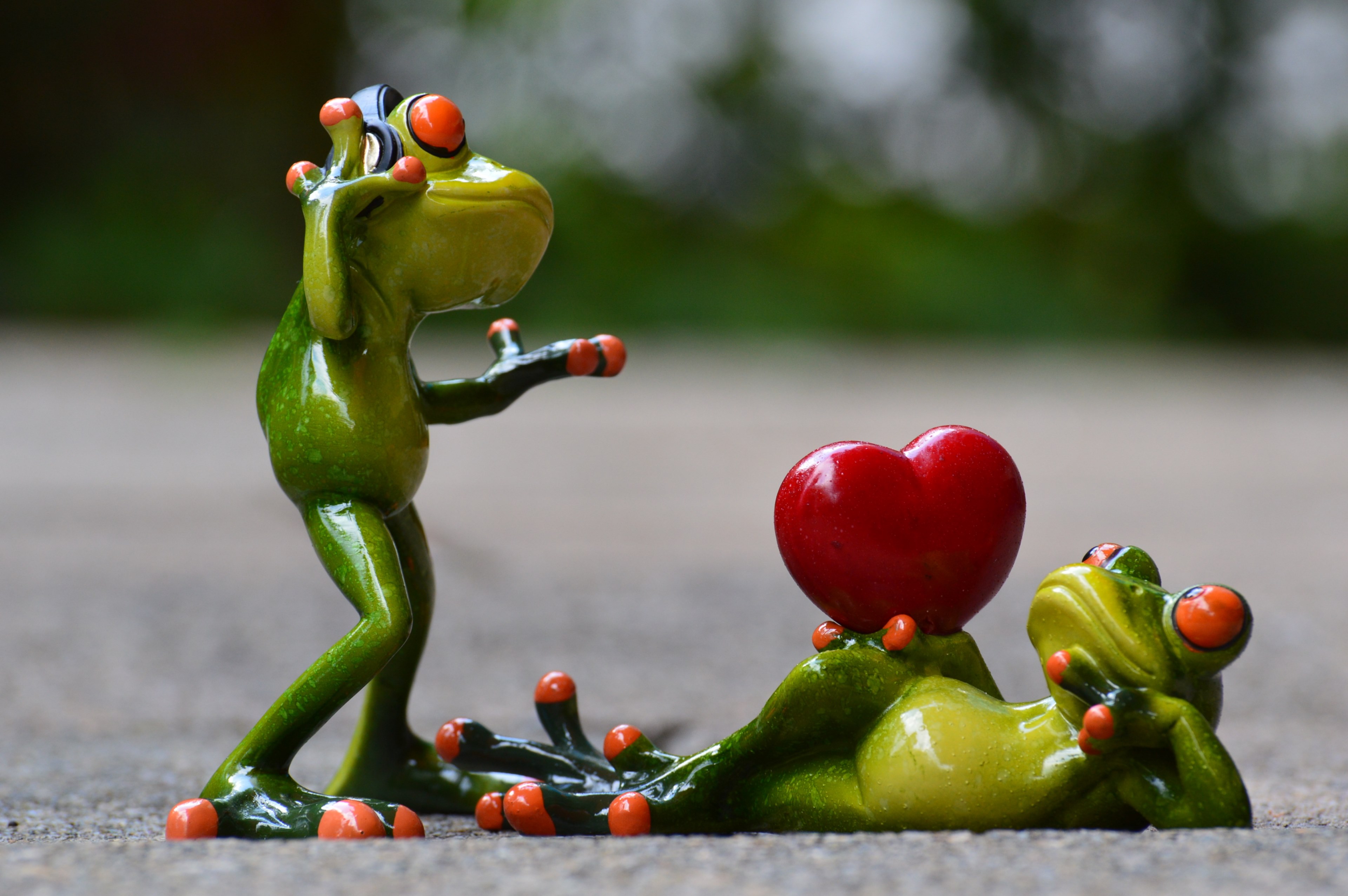 frogs love headphones music valentines dance pose 4k, HD Wallpaper