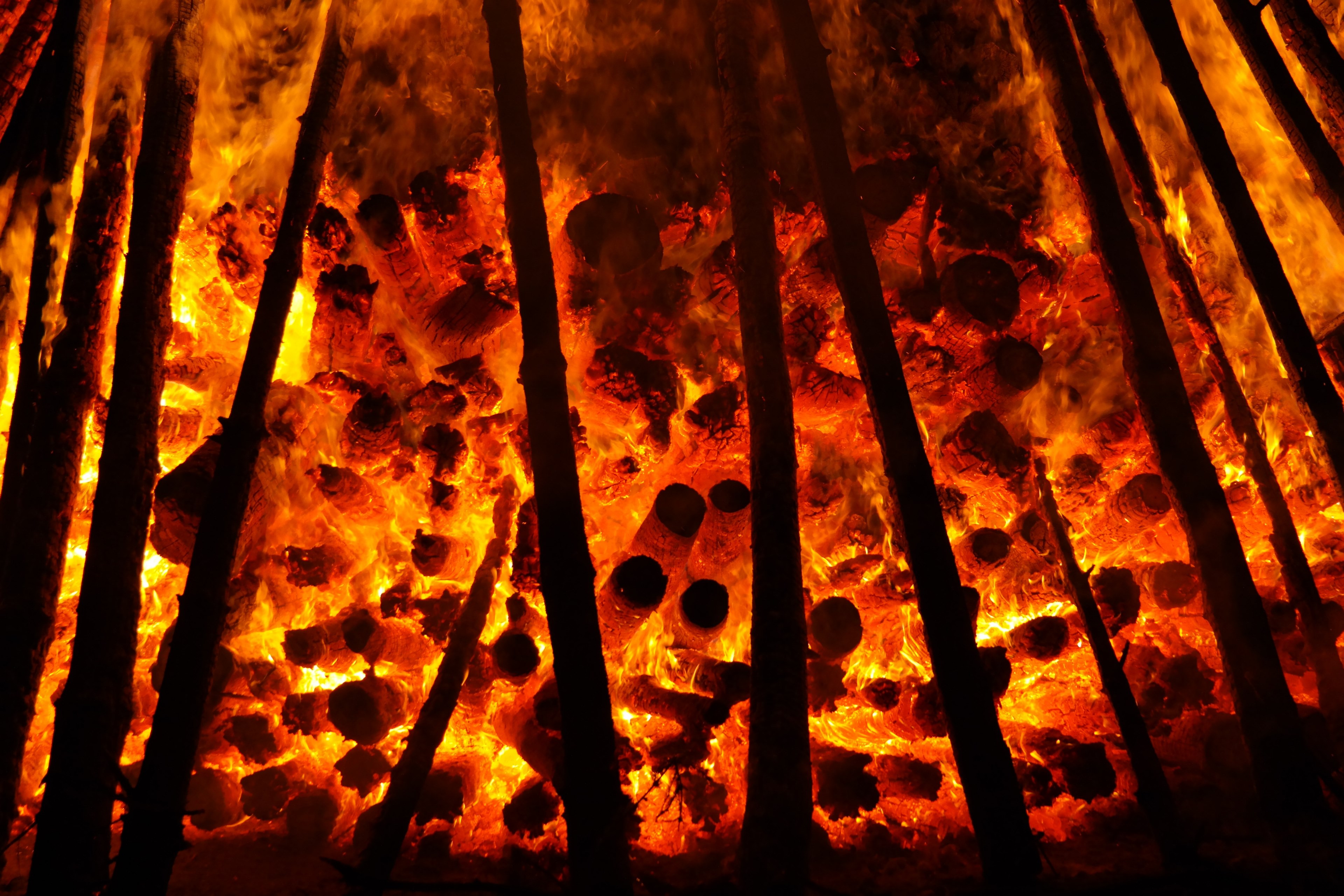 embers glow wood burn holzstapel glow oven 4k, HD Wallpaper