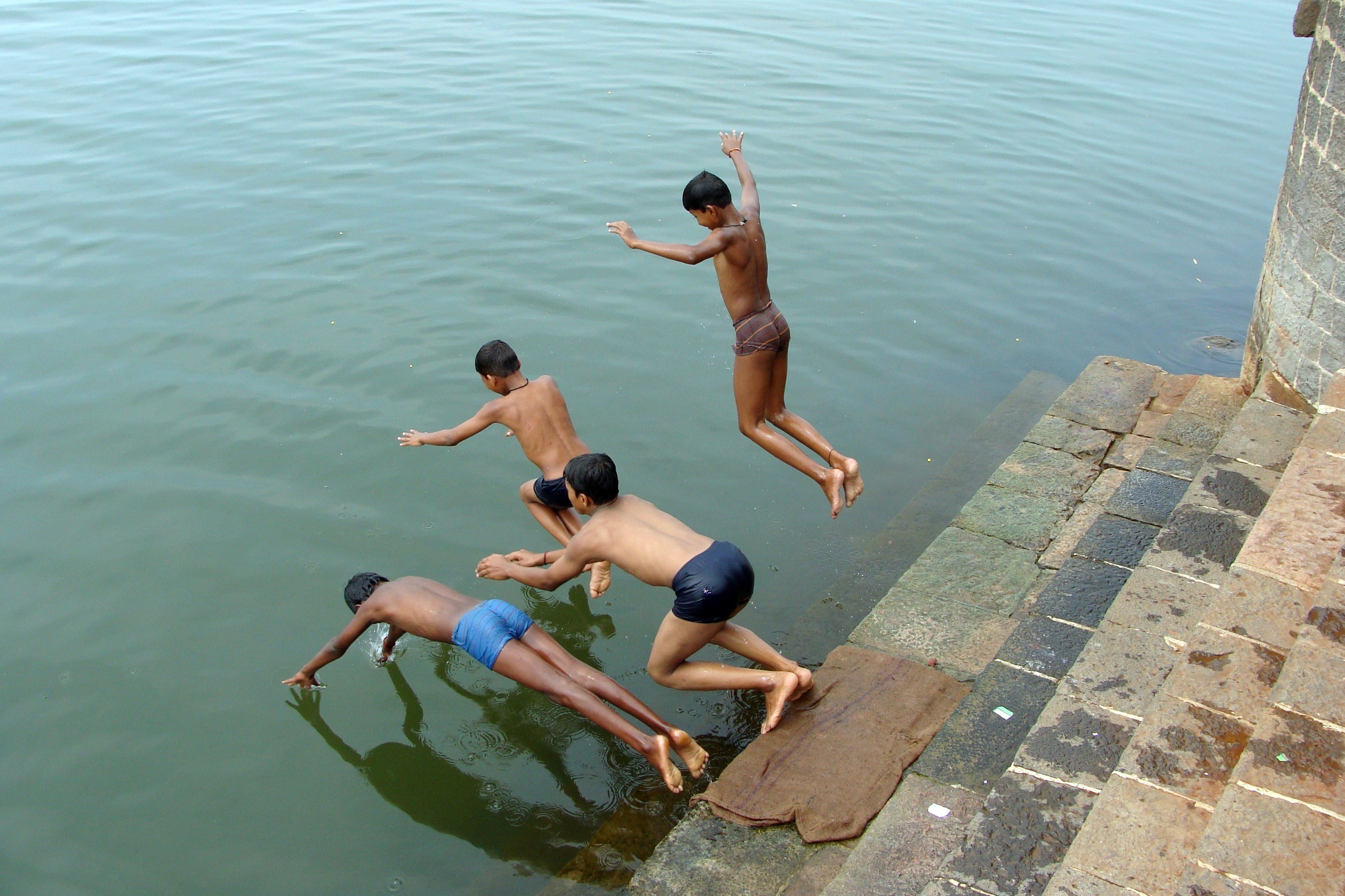 diving children boys river krishna water 4k, HD Wallpaper