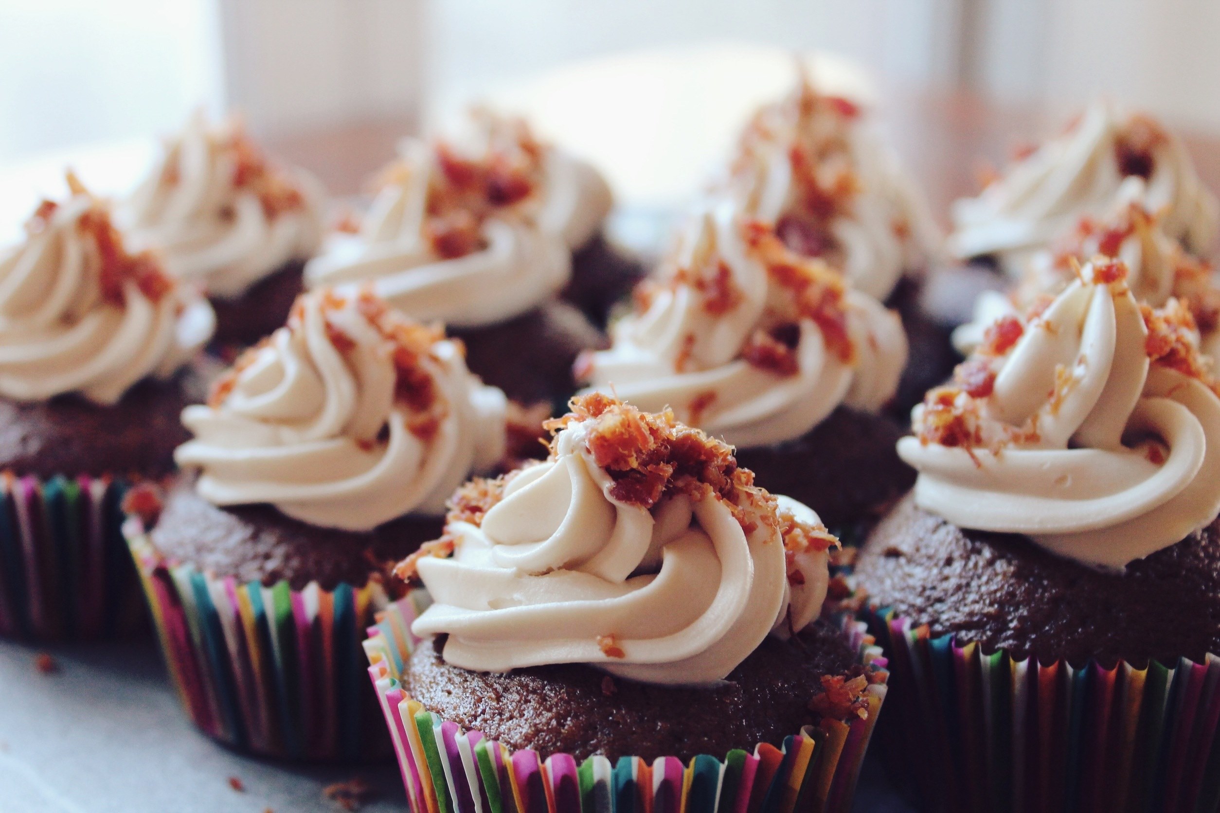 cupcakes dessert frosting food cake sweet party 4k, HD Wallpaper