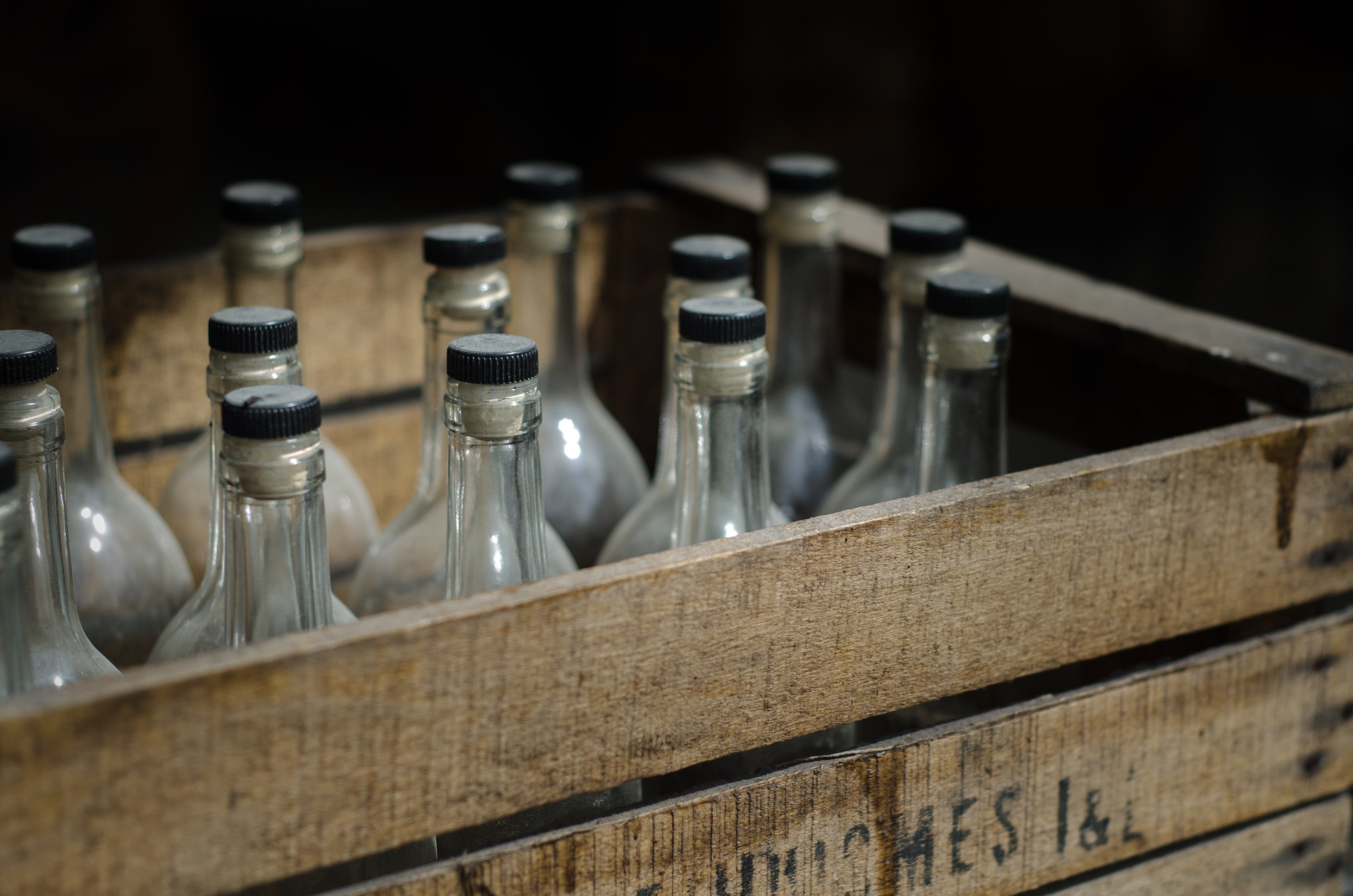 crate beer vintage antique alcohol bootlegging 4k, HD Wallpaper