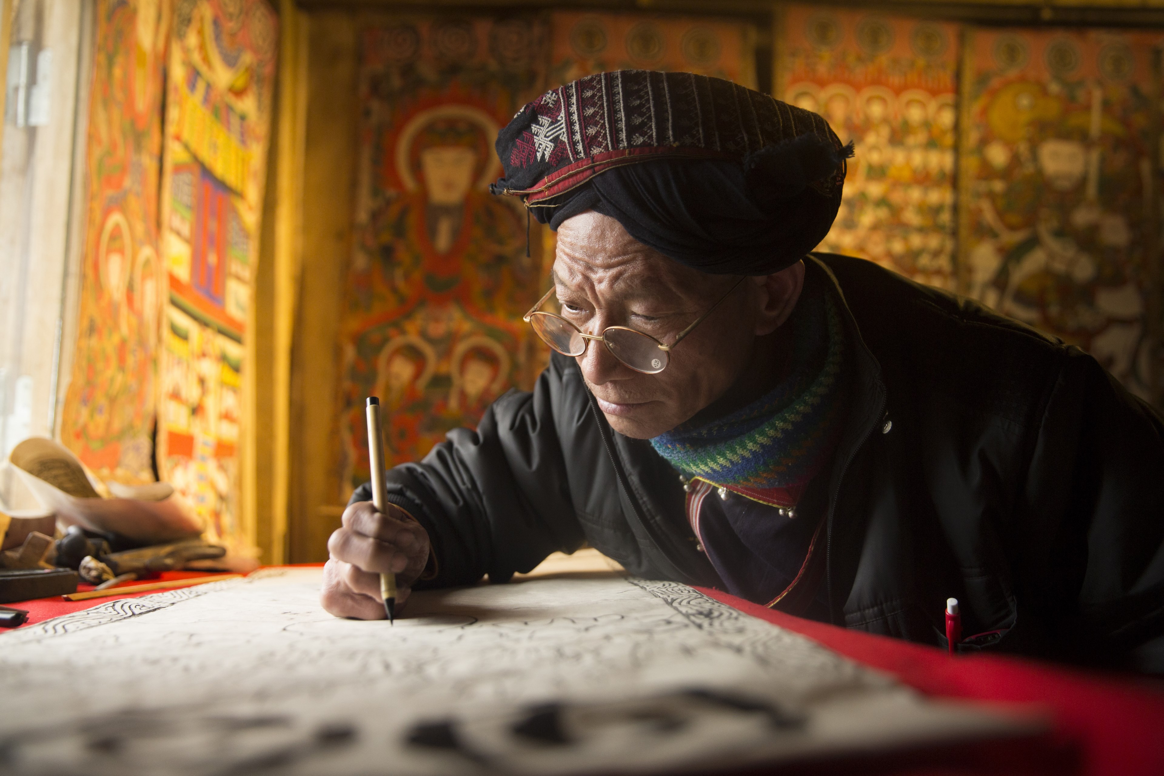 craftsman painting the knife lao cai sapa saman 4k, HD Wallpaper
