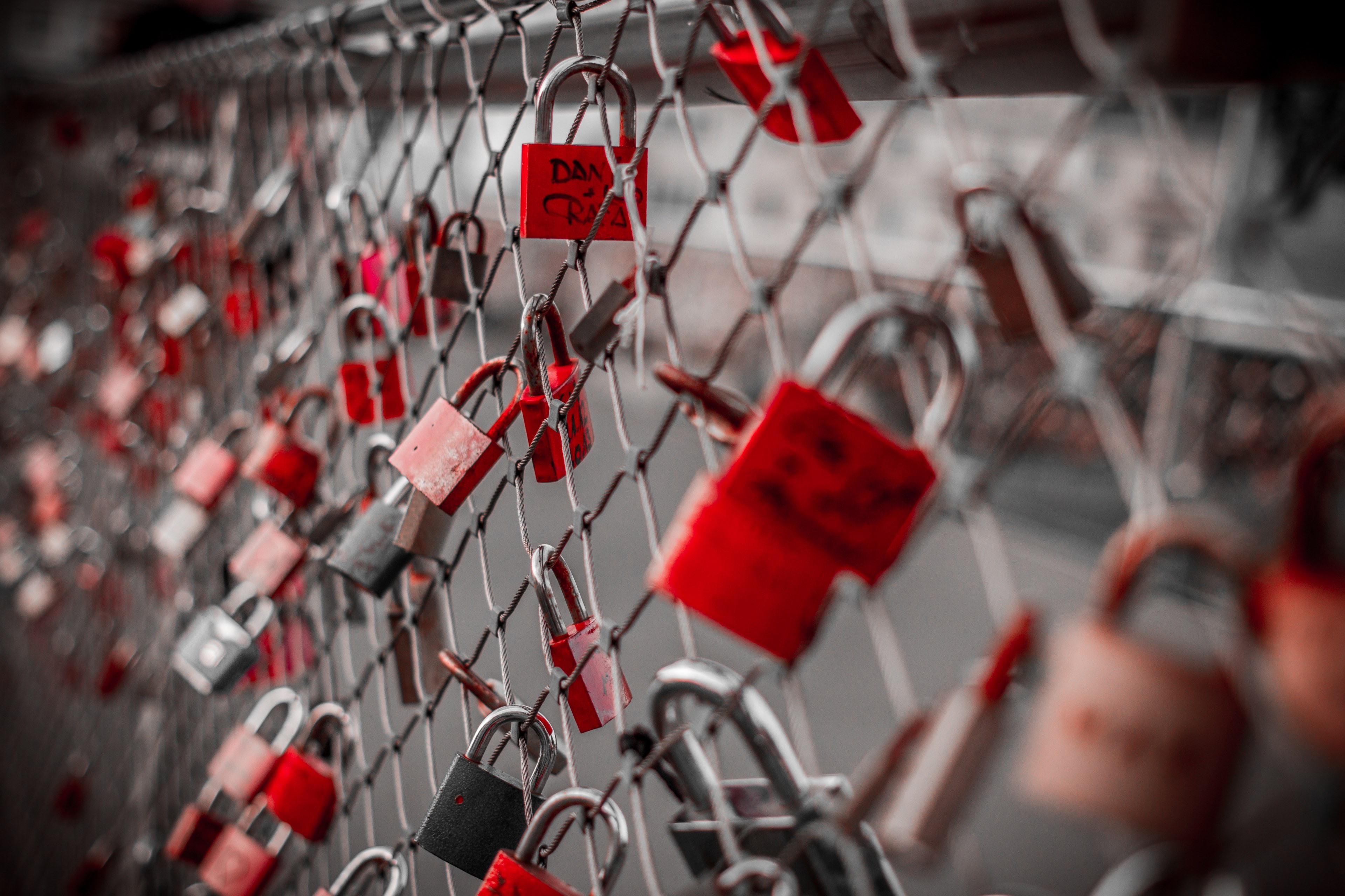 castles fence love symbol love castle padlocks 4k, HD Wallpaper