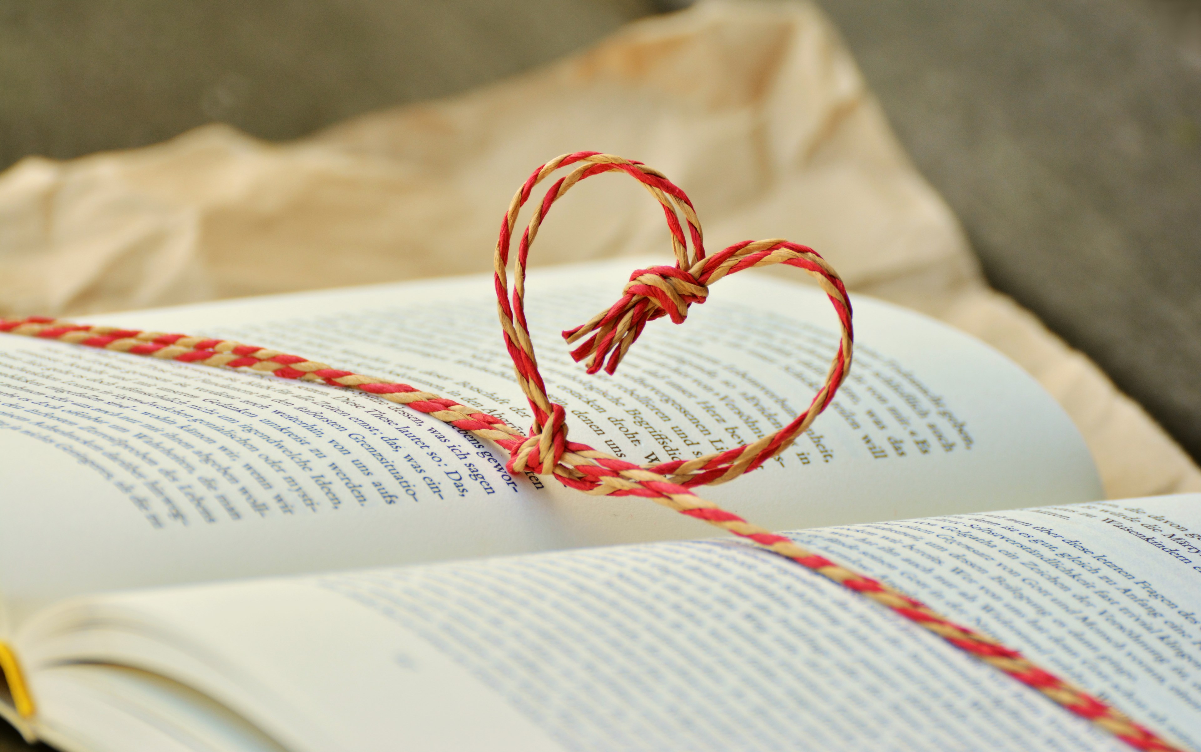 book book gift by heart cord gift read heart 4k, HD Wallpaper