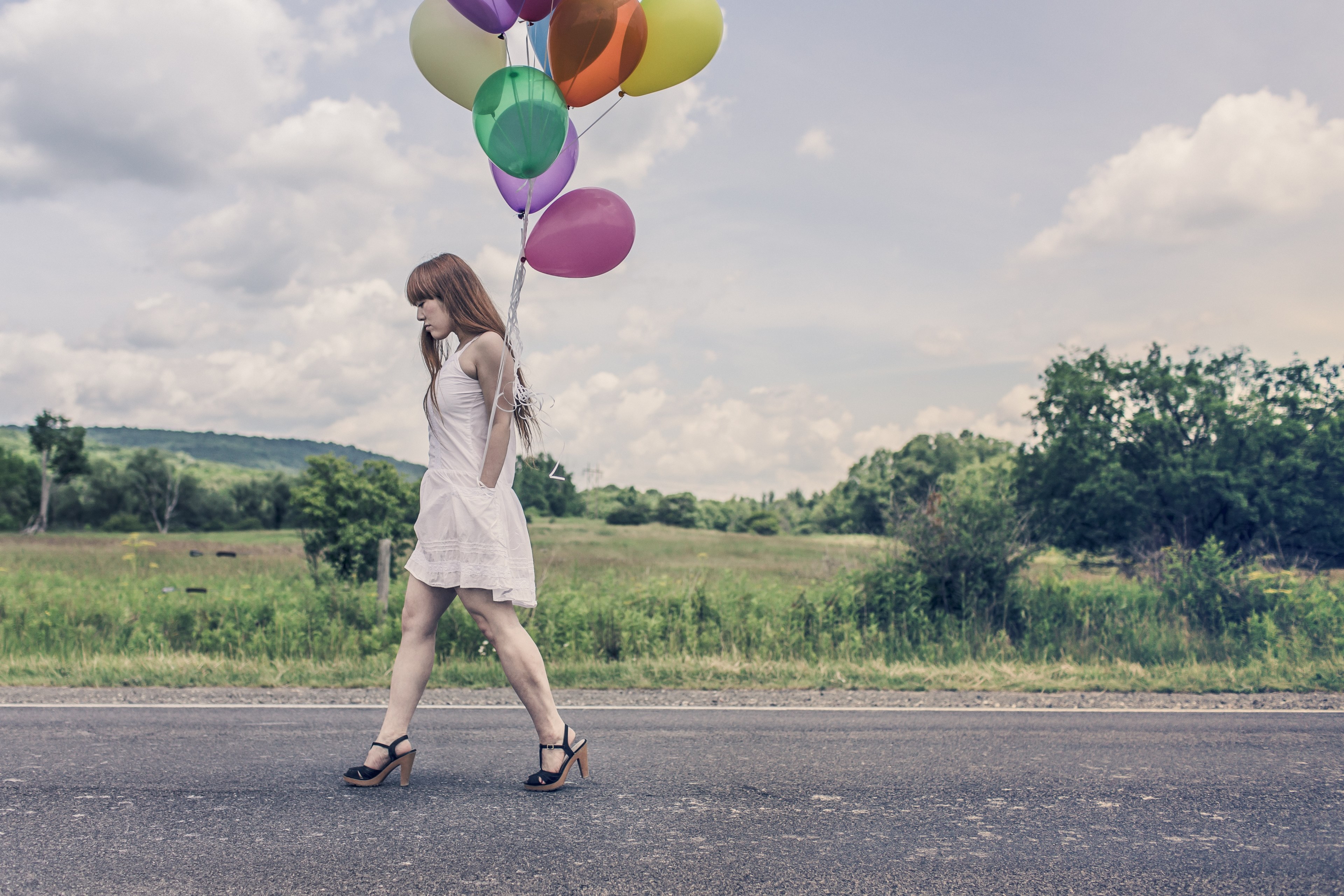 balloons party girl happy walking street birthday 4k, HD Wallpaper