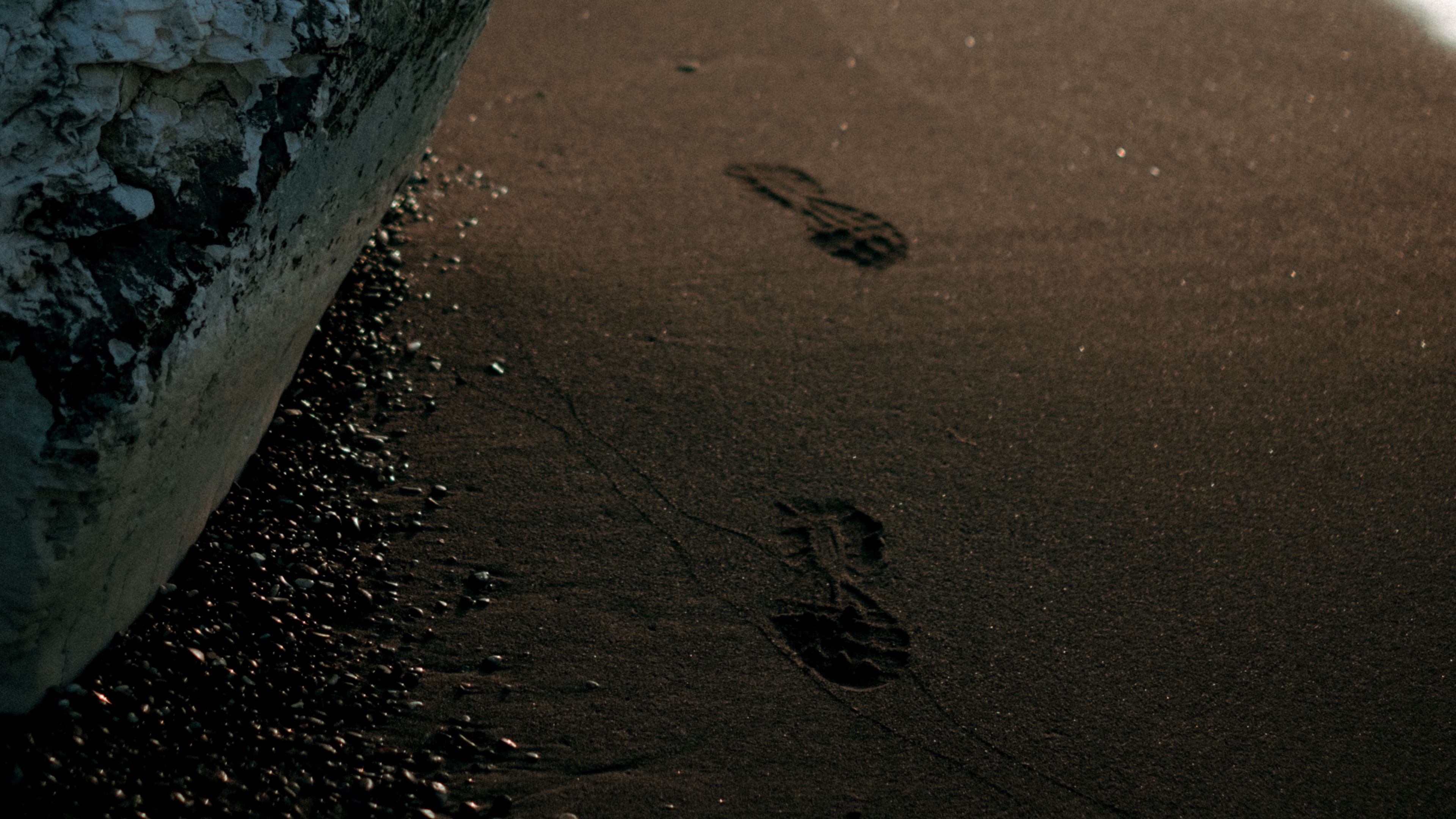 beach, rocks, sand, footprints, 4k, HD Wallpaper