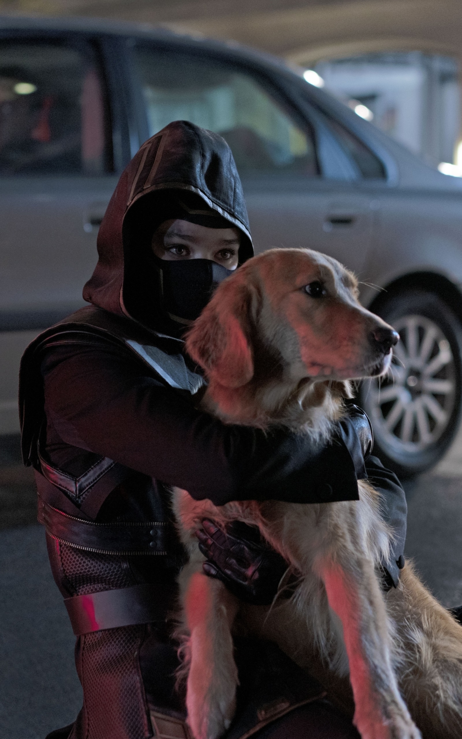 TV Show Hawkeye, Hailee Steinfeld, Kate Bishop, Lucky The Pizza Dog, 1600x2560, Phone HD Wallpaper
