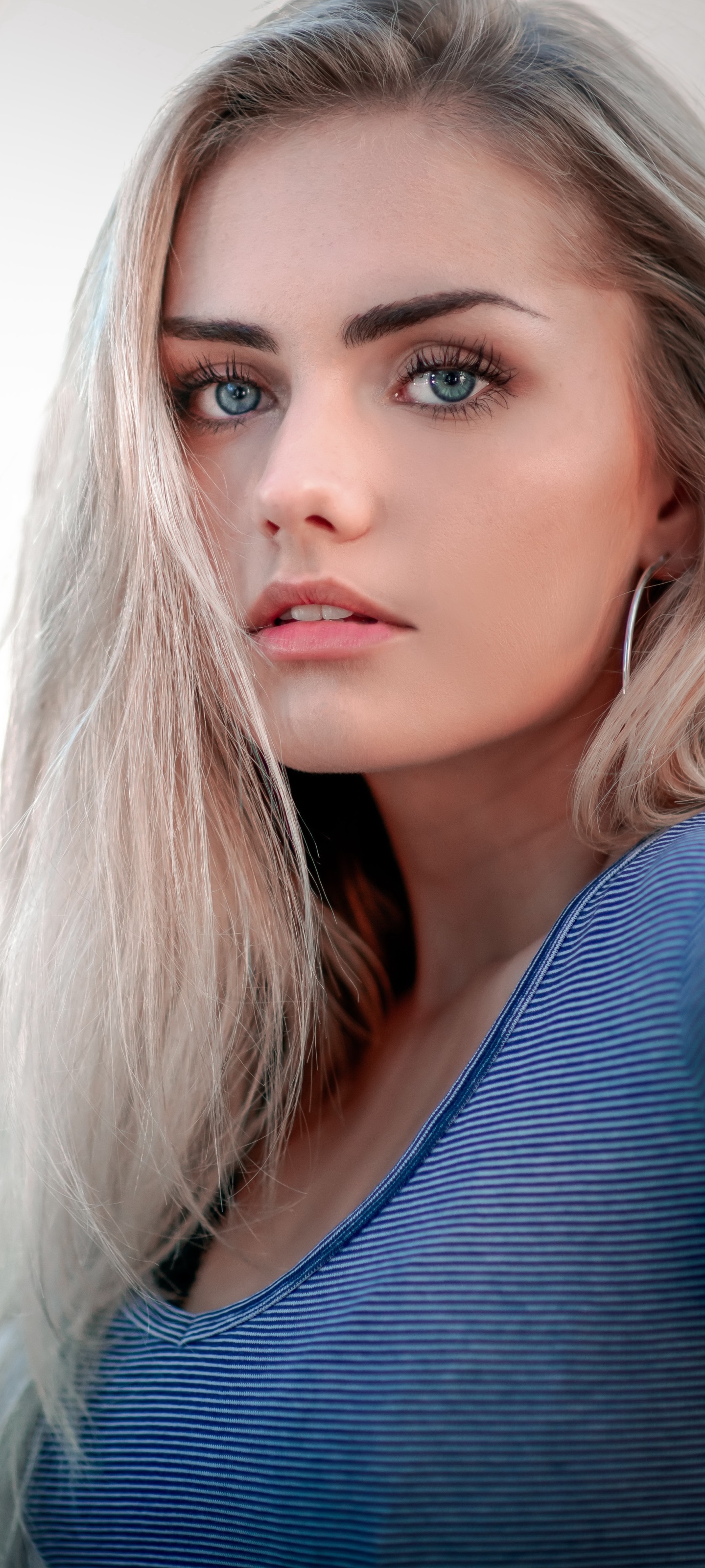 Women Model, Blue Eyes, Blonde, 1440x3200, Phone HD Wallpaper