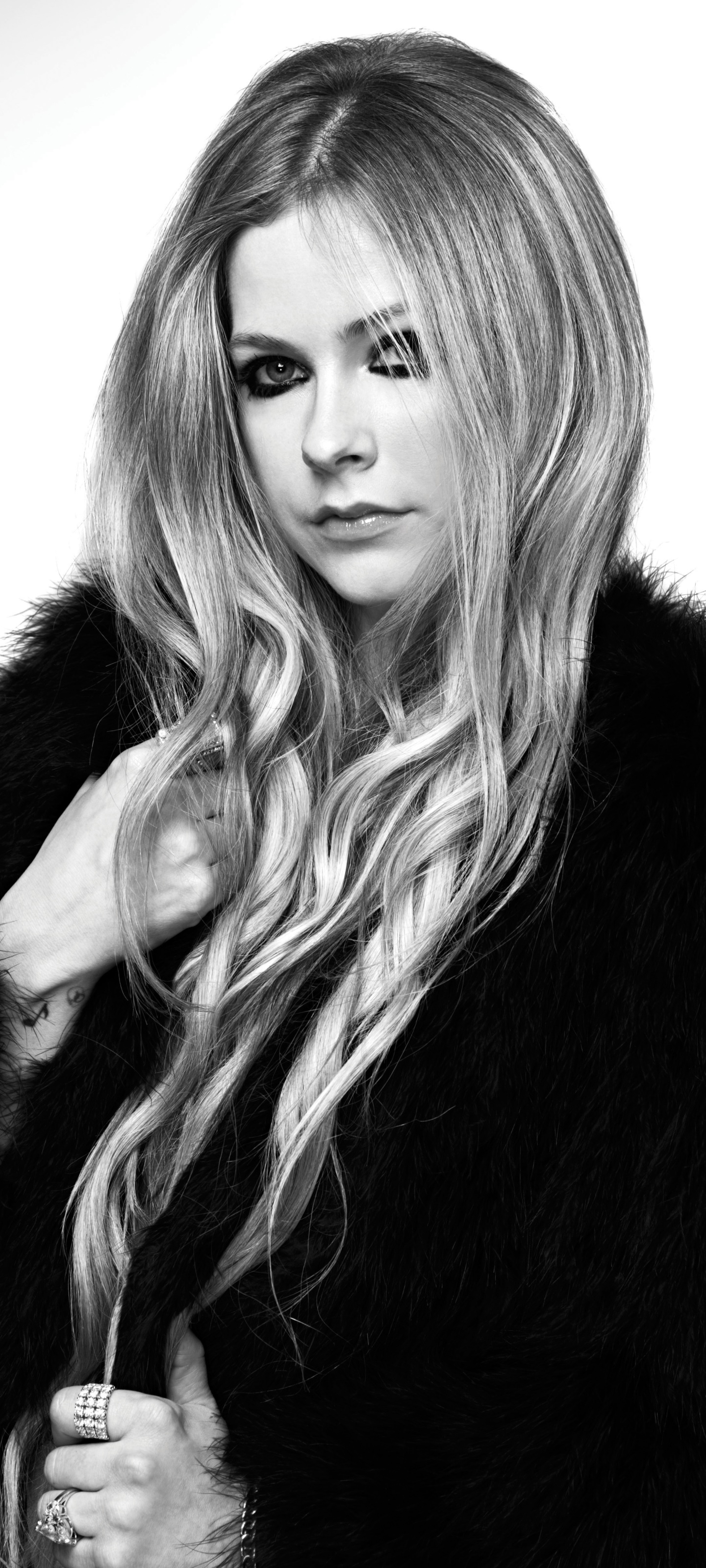 Music Avril Lavigne, Long Hair, Canadian, Singer, Monochrome, 1440x3200, Phone HD Wallpaper