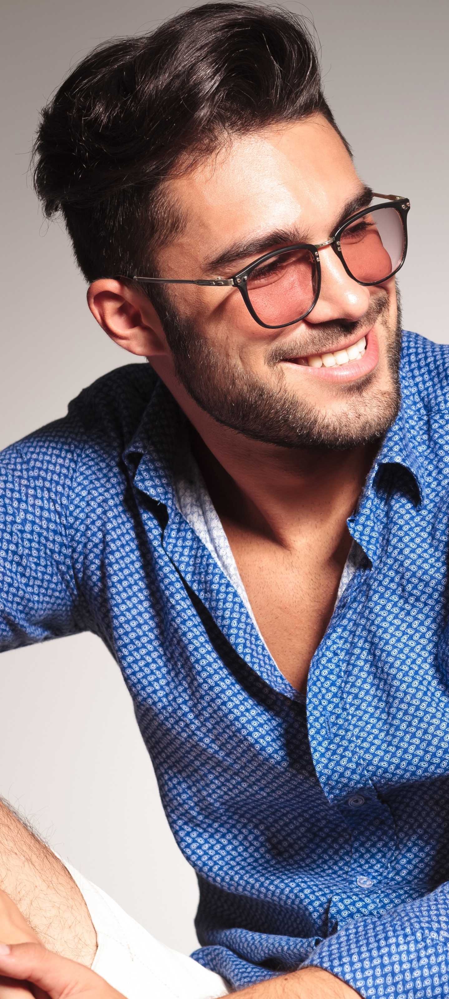 Men Model, Smile, Sunglasses, 1440x3200, Phone HD Wallpaper