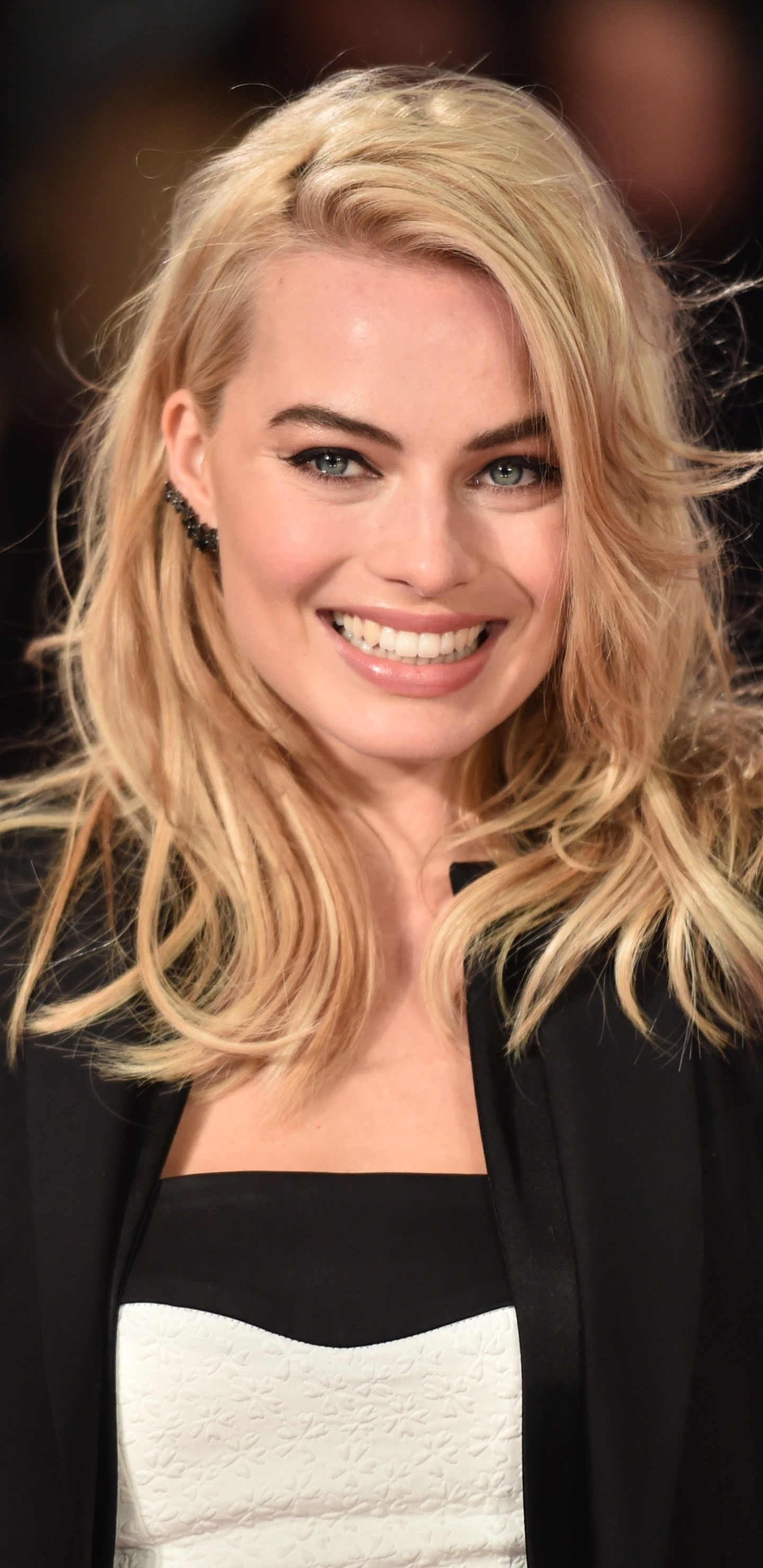 Celebrity Margot Robbie, Blonde, Smile, 1440x2960, Phone HD Wallpaper
