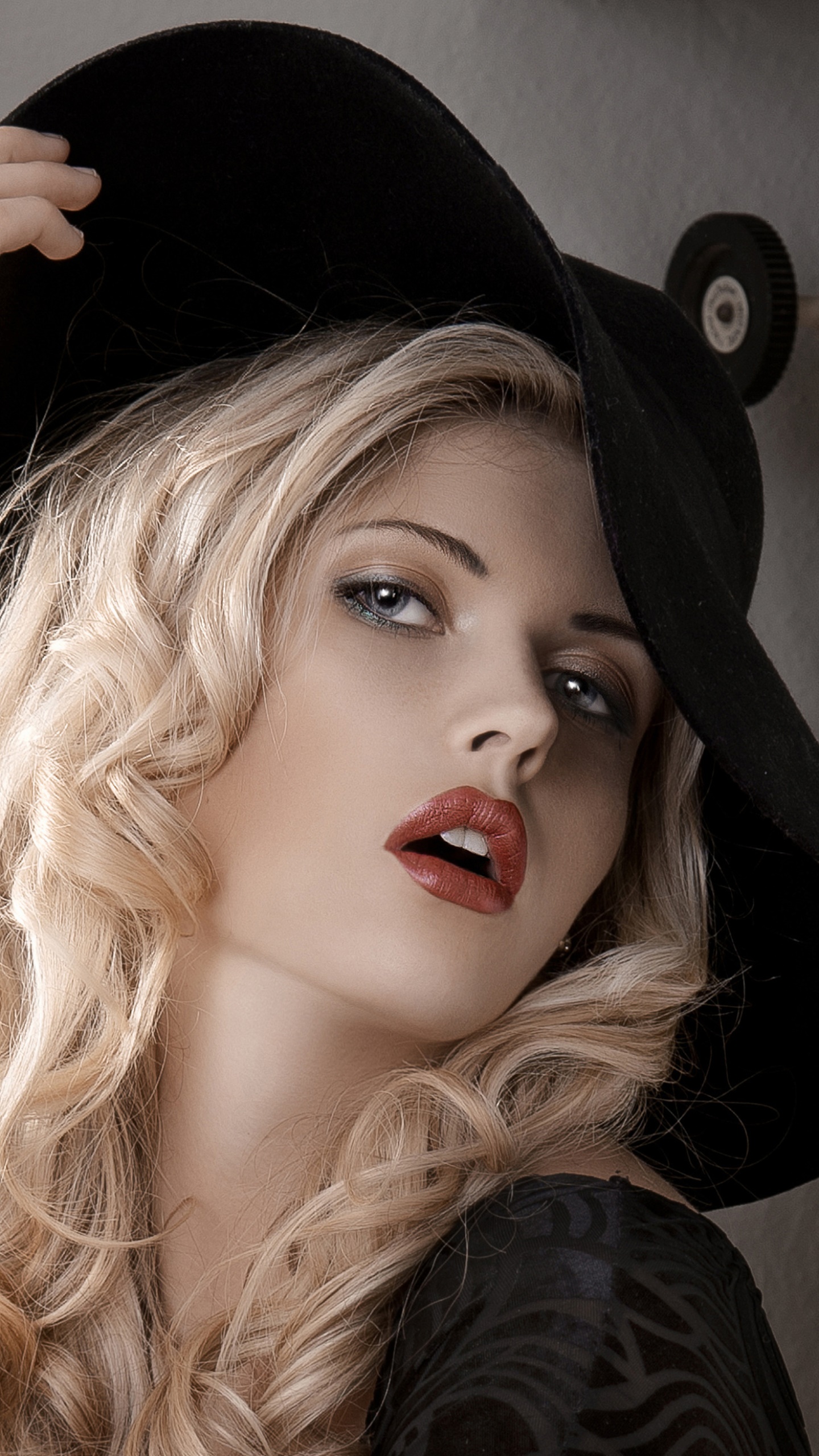 Women Model, Blonde, Lipstick, Hat, 1440x2560, Phone HD Wallpaper