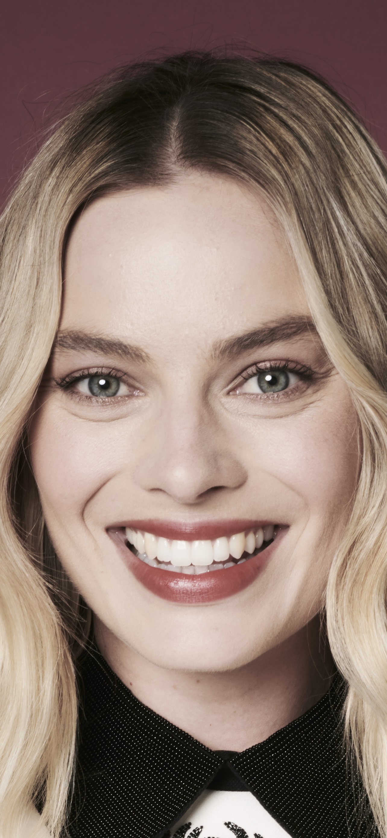 Celebrity Margot Robbie, Actress, Smile, Blonde, 1284x2778, Phone HD Wallpaper