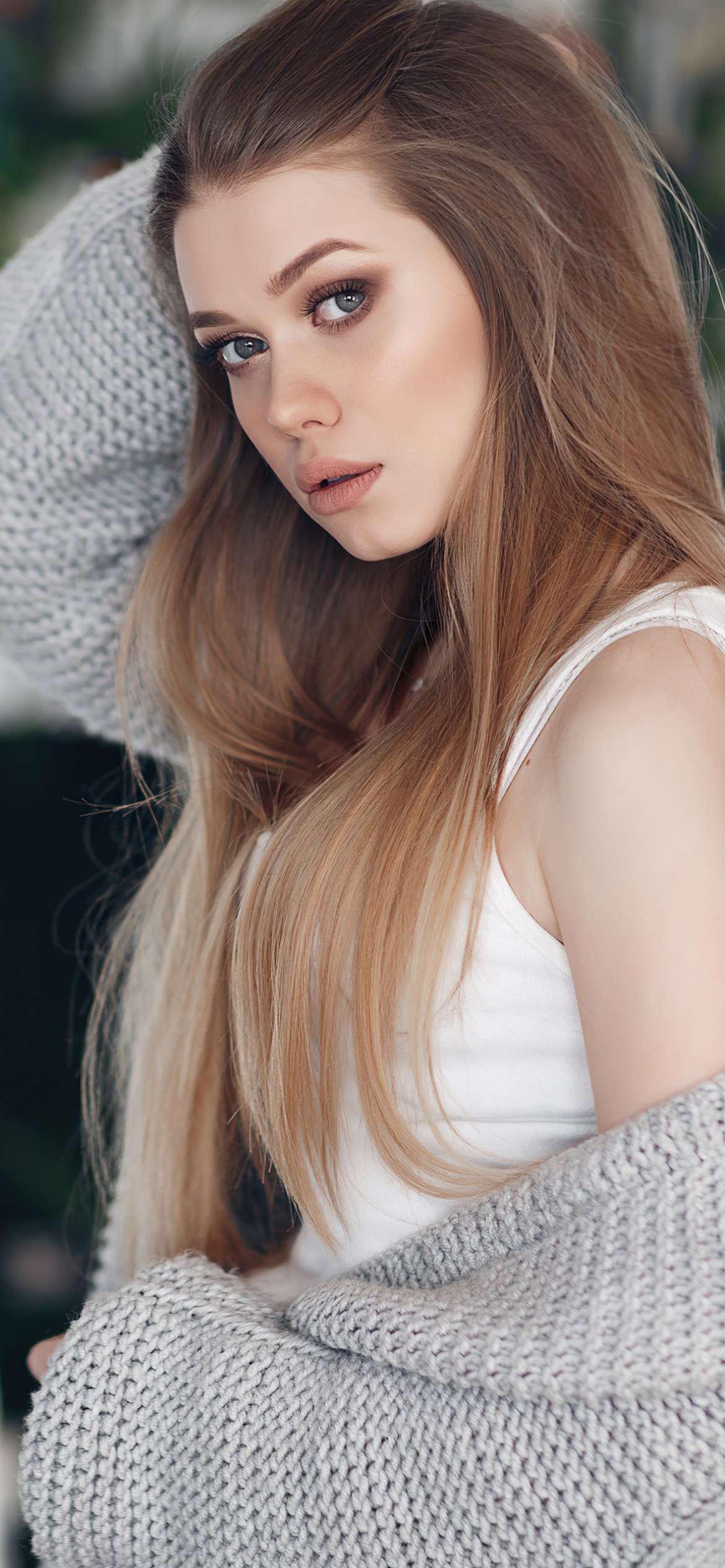 Women Model, Brunette, Long Hair, Depth Of Field, 1170x2532, Phone HD Wallpaper