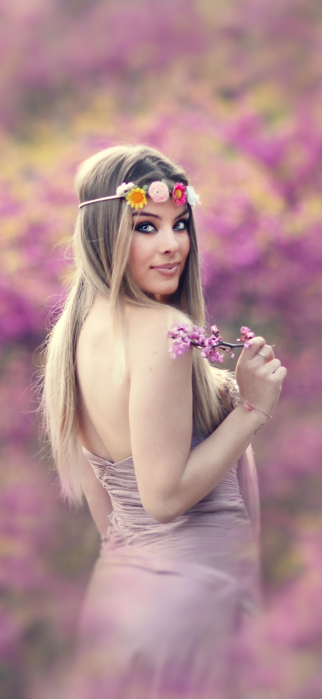 Women Model, Rear, Flower, Blue Eyes, Blonde, 1125x2436, Phone HD Wallpaper