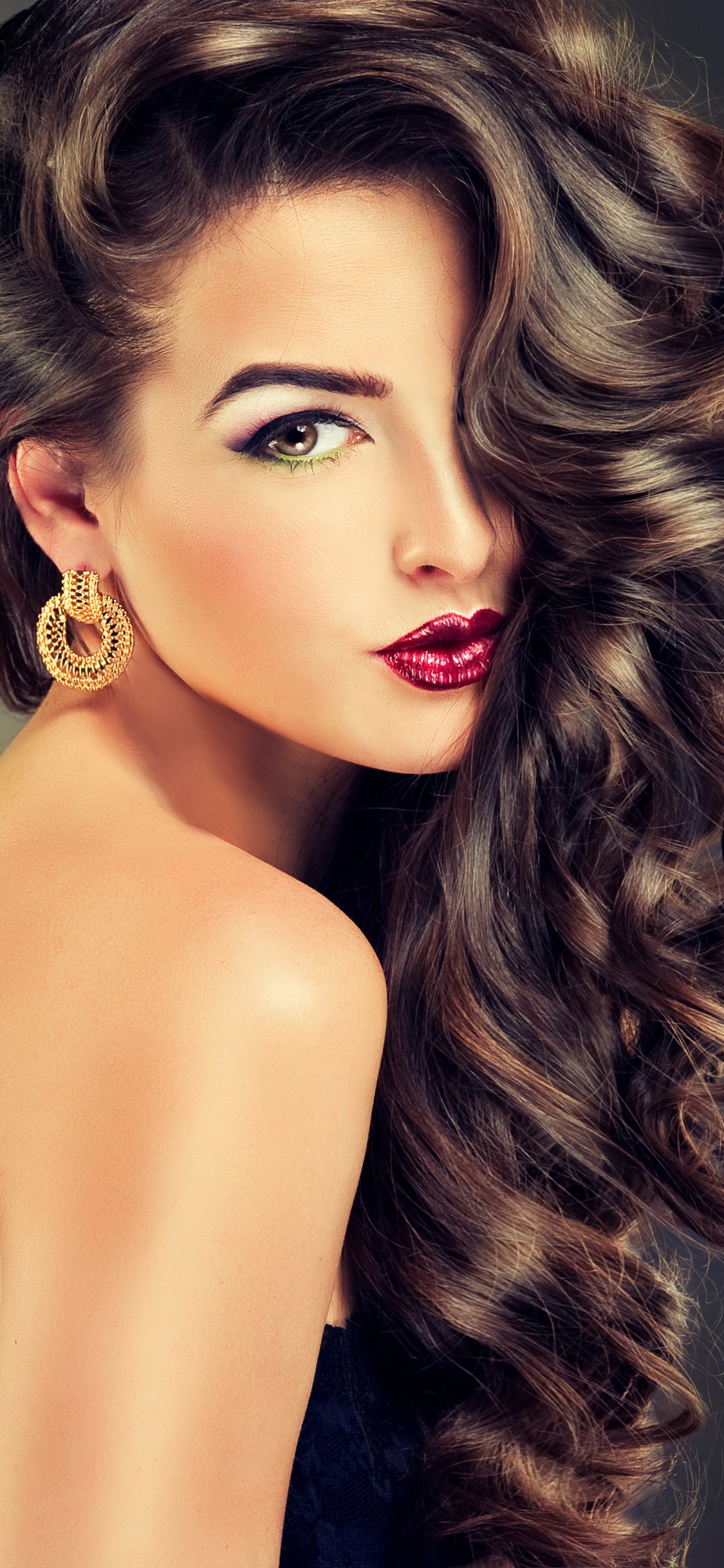 Women Model, Curl, Lipstick, Brunette, Hair, Earrings, 1125x2436, Phone HD Wallpaper