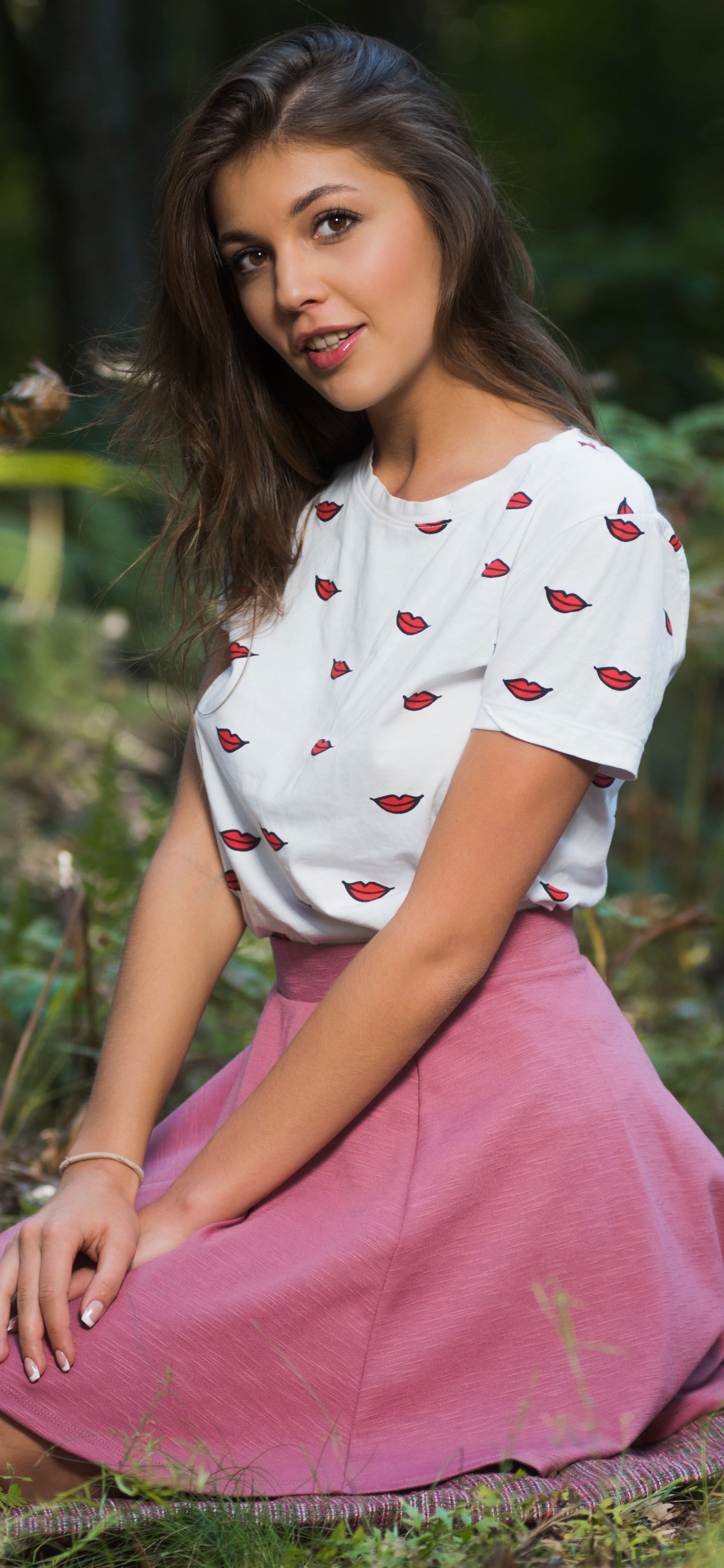 Women Model, Brown Eyes, Nature, Brunette, 1125x2436, Phone HD Wallpaper