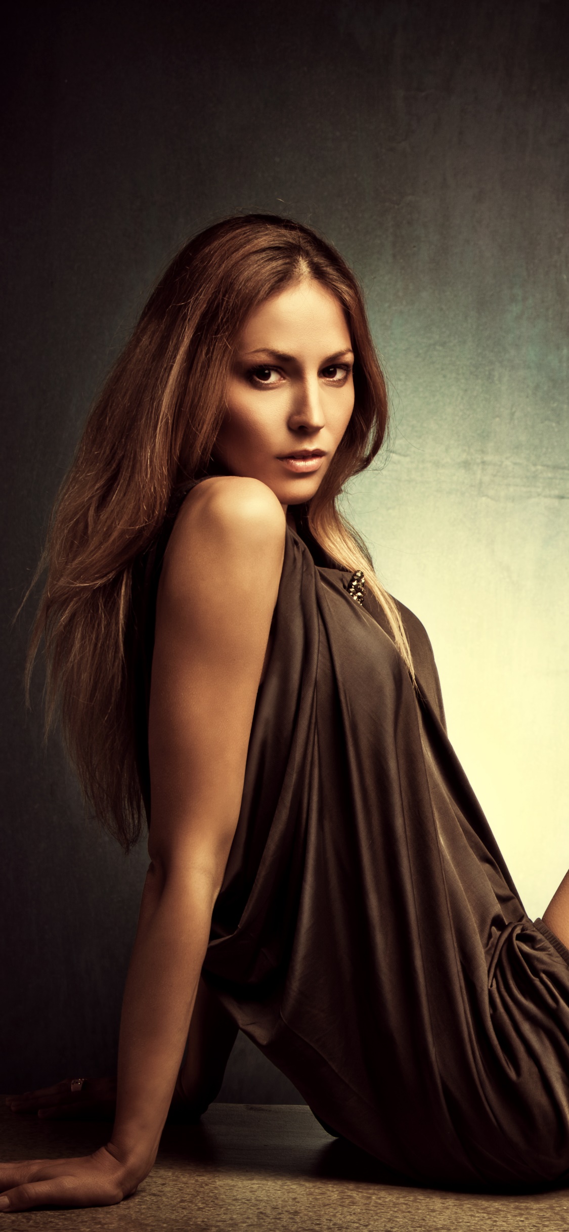 Women Model, Brown Eyes, Brunette, 1125x2436, Phone HD Wallpaper