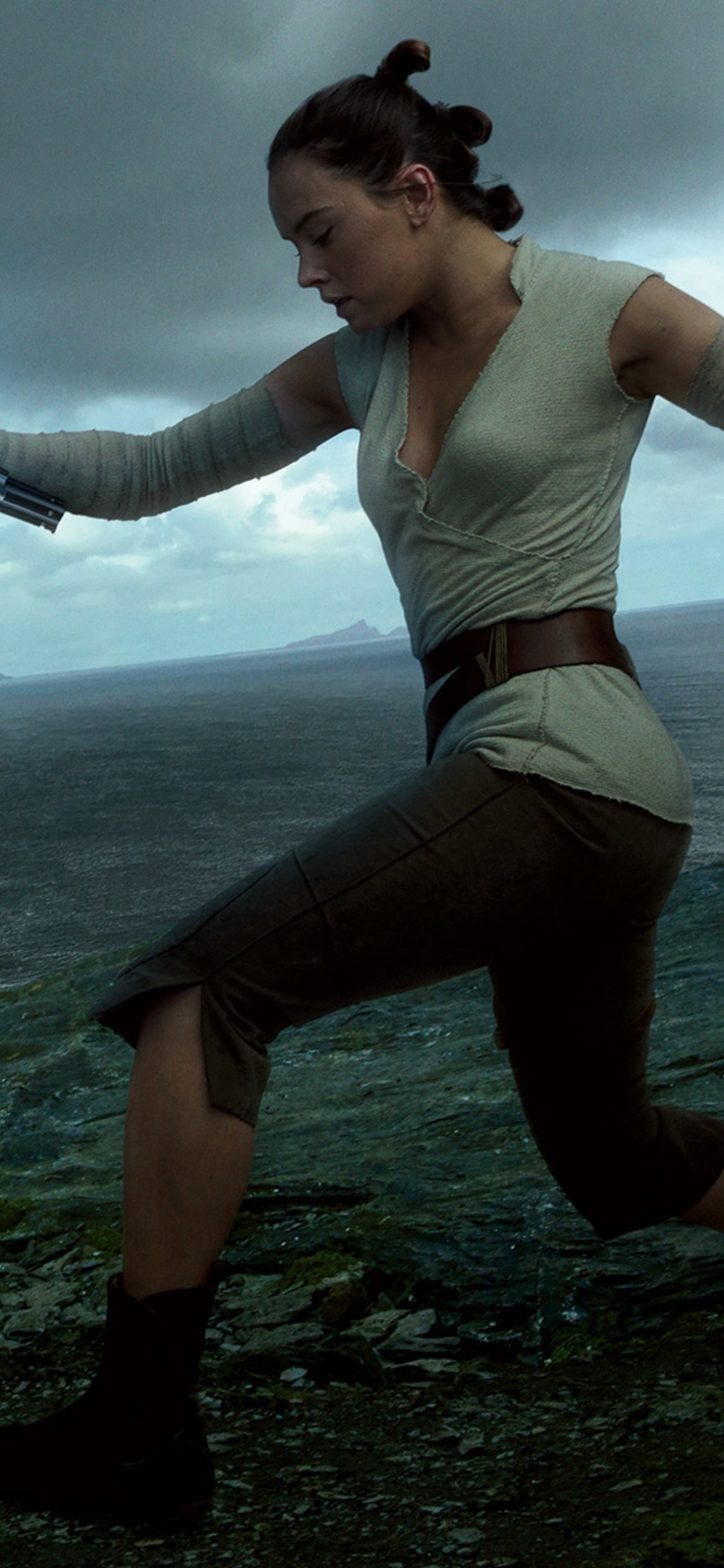 Movie Star Wars: The Last Jedi, Lightsaber, Rey (Star Wars), Star Wars, Daisy Ridley, 1125x2436, Phone HD Wallpaper