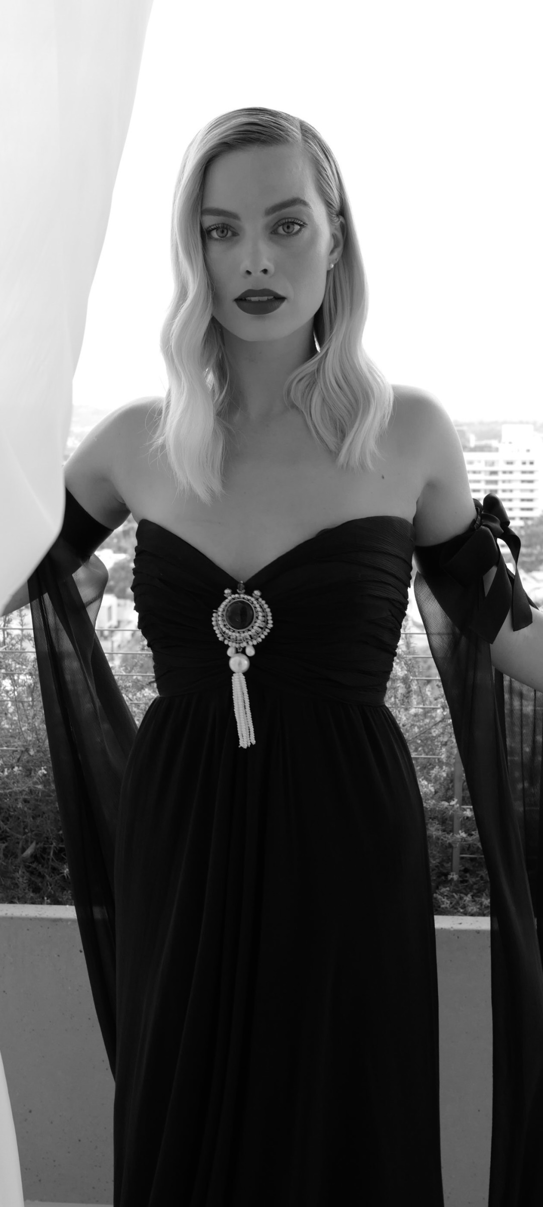 Celebrity Margot Robbie, Australian, Black Dress, Actress, Blonde, 1080x2400, Phone HD Wallpaper