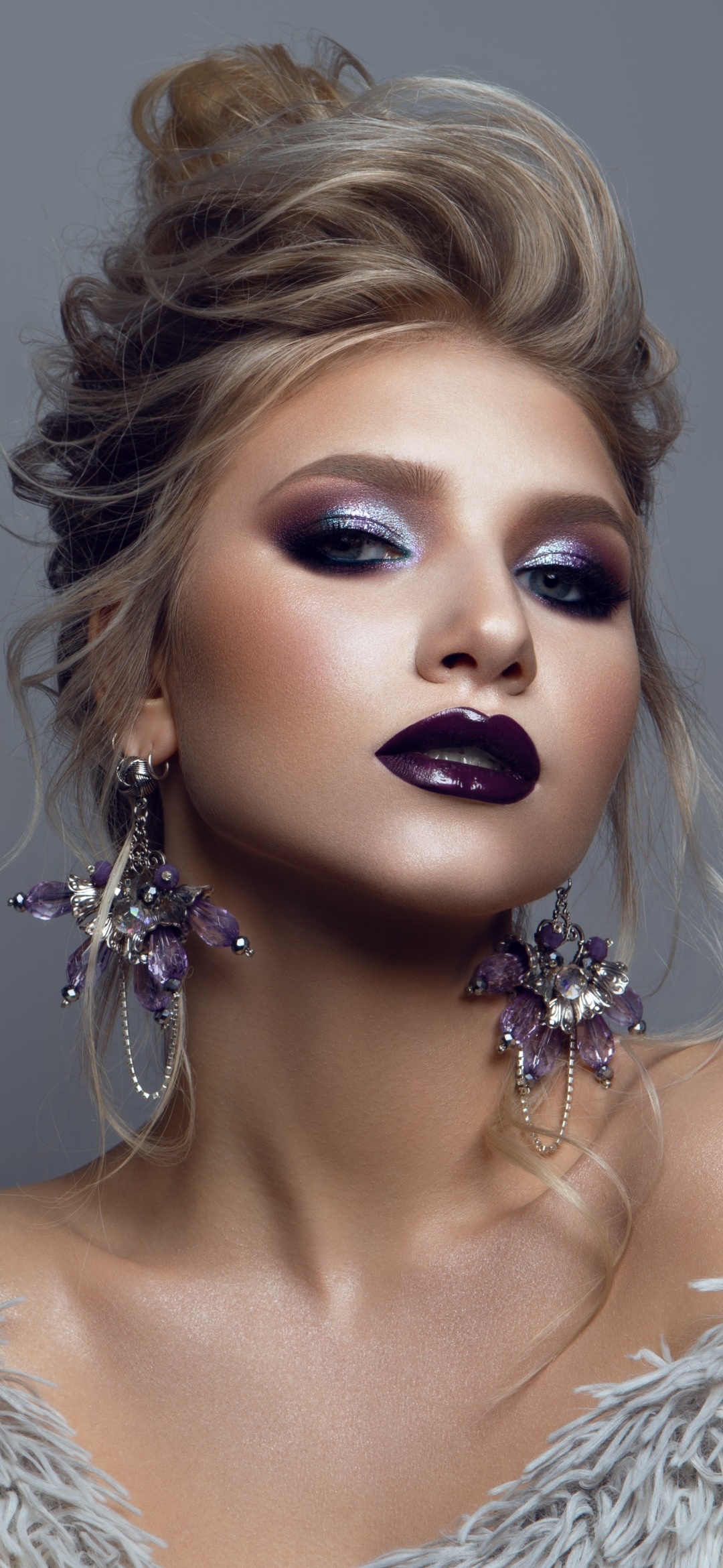 Women Model, Earrings, Blonde, Lipstick, 1080x2340, Phone HD Wallpaper