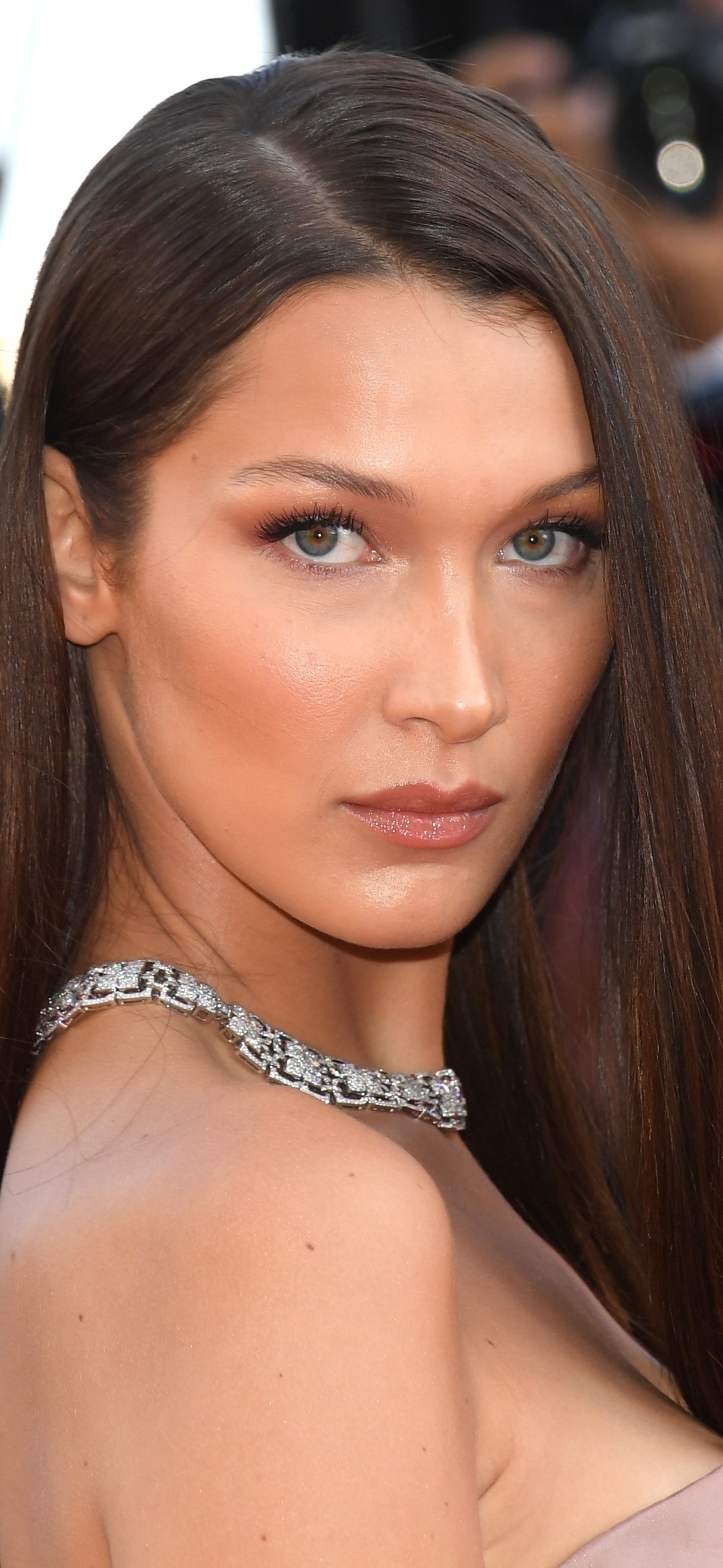 Celebrity Bella Hadid, 1080x2340, Phone HD Wallpaper