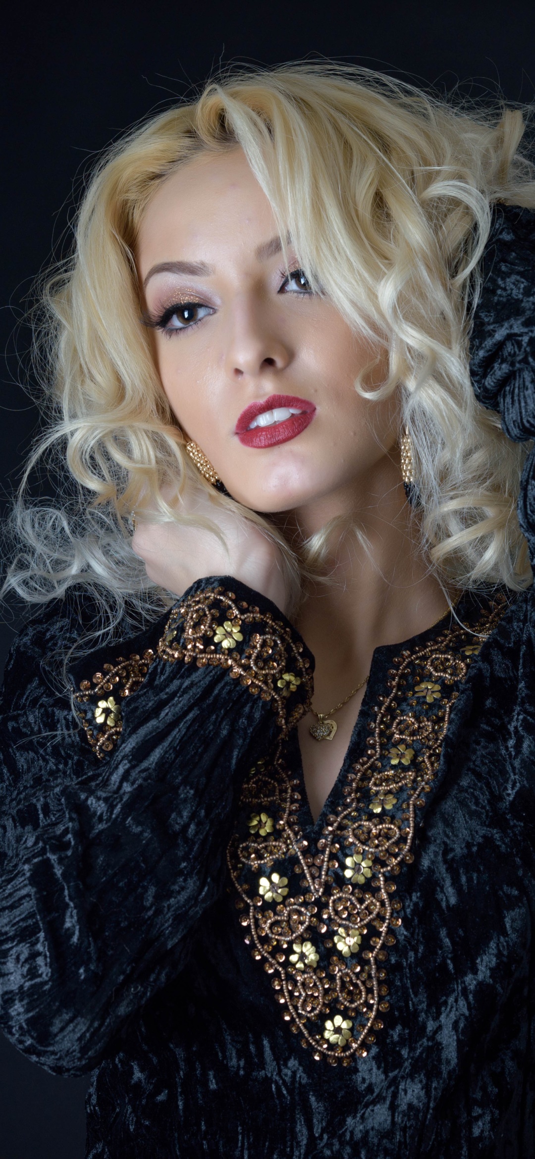 Women Model, Lipstick, Blonde, 1080x2340, Phone HD Wallpaper