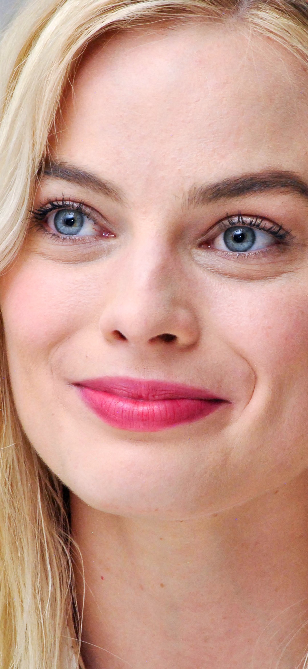 Celebrity Margot Robbie, Actress, Smile, Blonde, 1080x2340, Phone HD Wallpaper