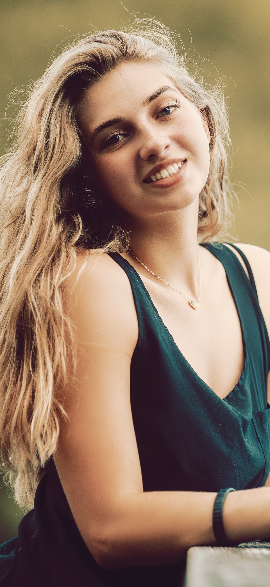 Women Model, Long Hair, Blonde, Smile, 1080x2340, Phone HD Wallpaper