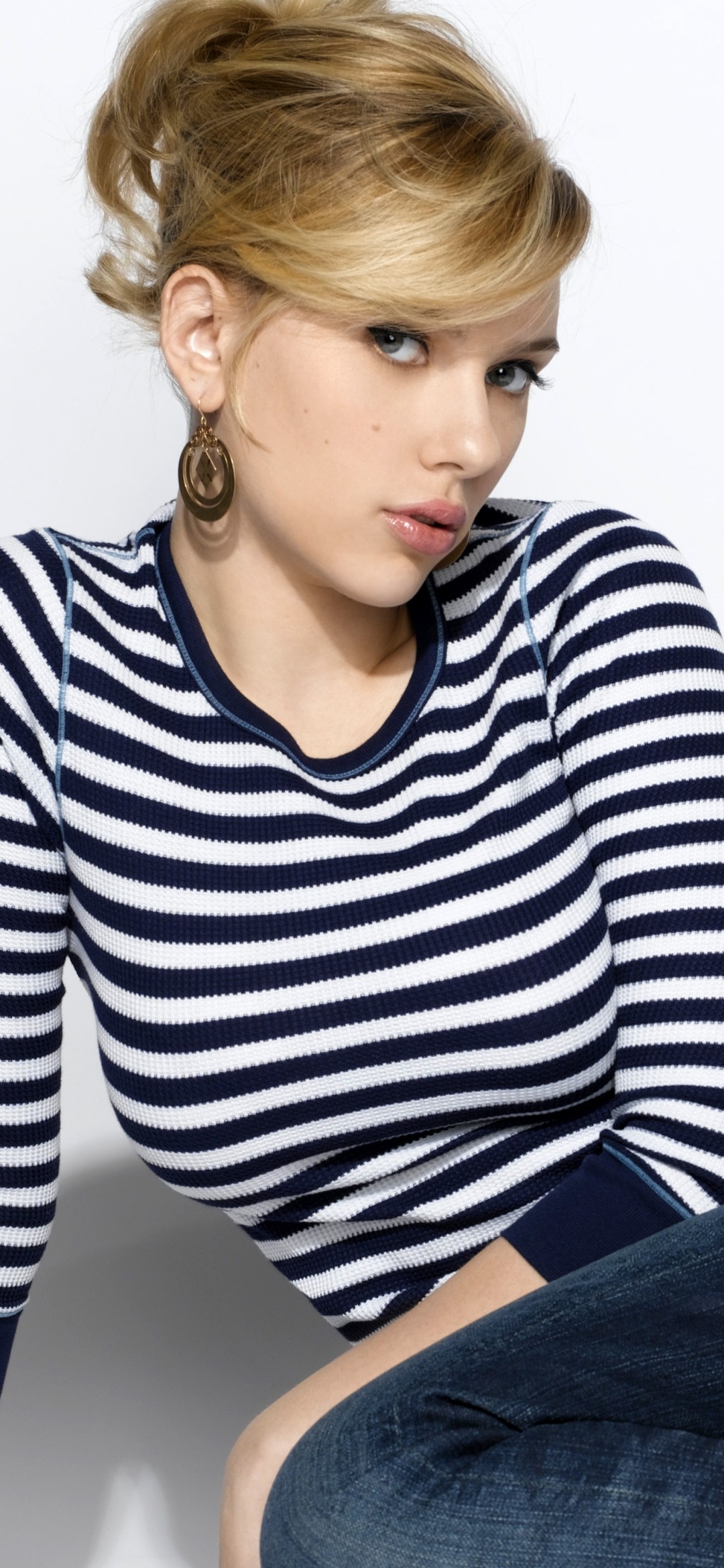 Celebrity Scarlett Johansson, Blonde, Actress, Blue Eyes, Short Hair, 1080x2340, Phone HD Wallpaper