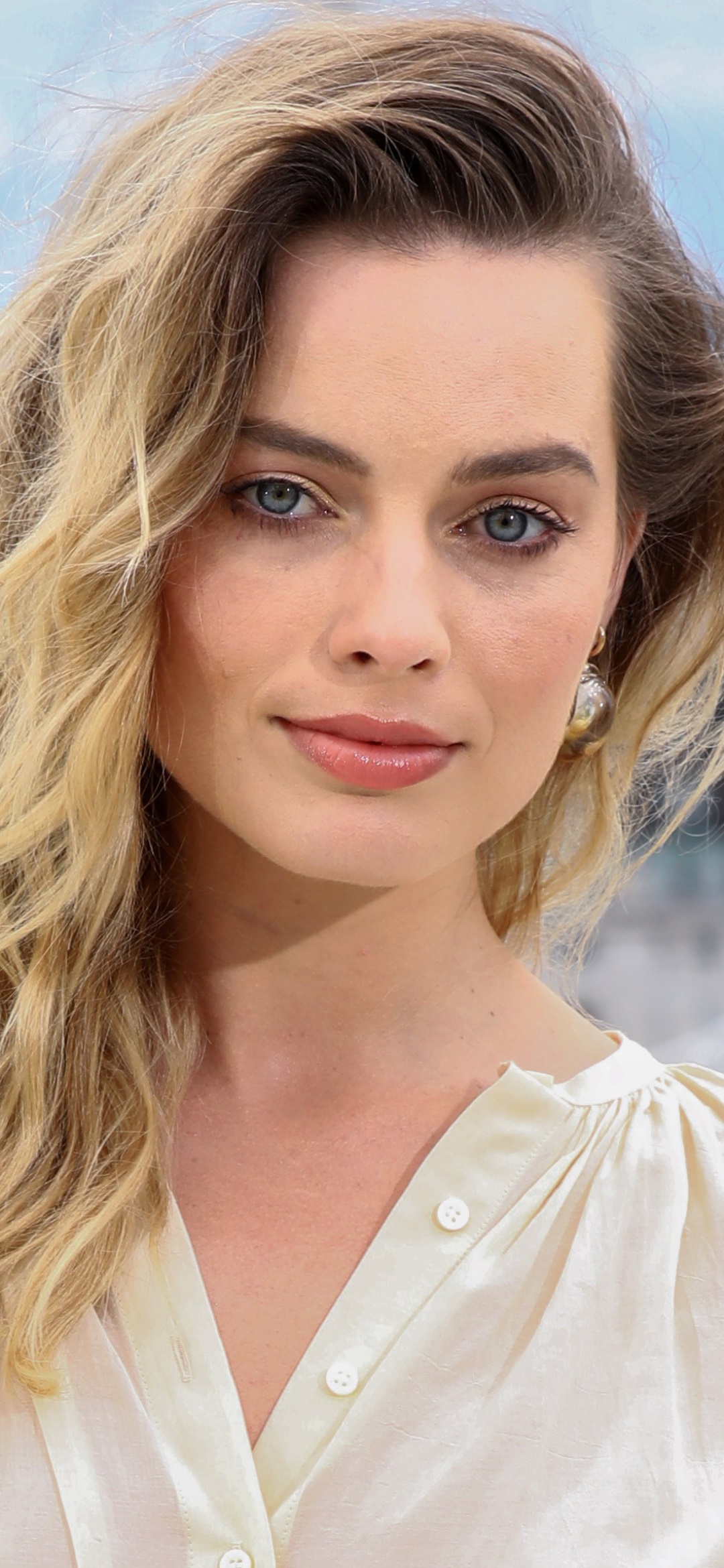 Celebrity Margot Robbie, Depth Of Field, Blue Eyes, Actress, Blonde, Australian, 1080x2340, Phone HD Wallpaper