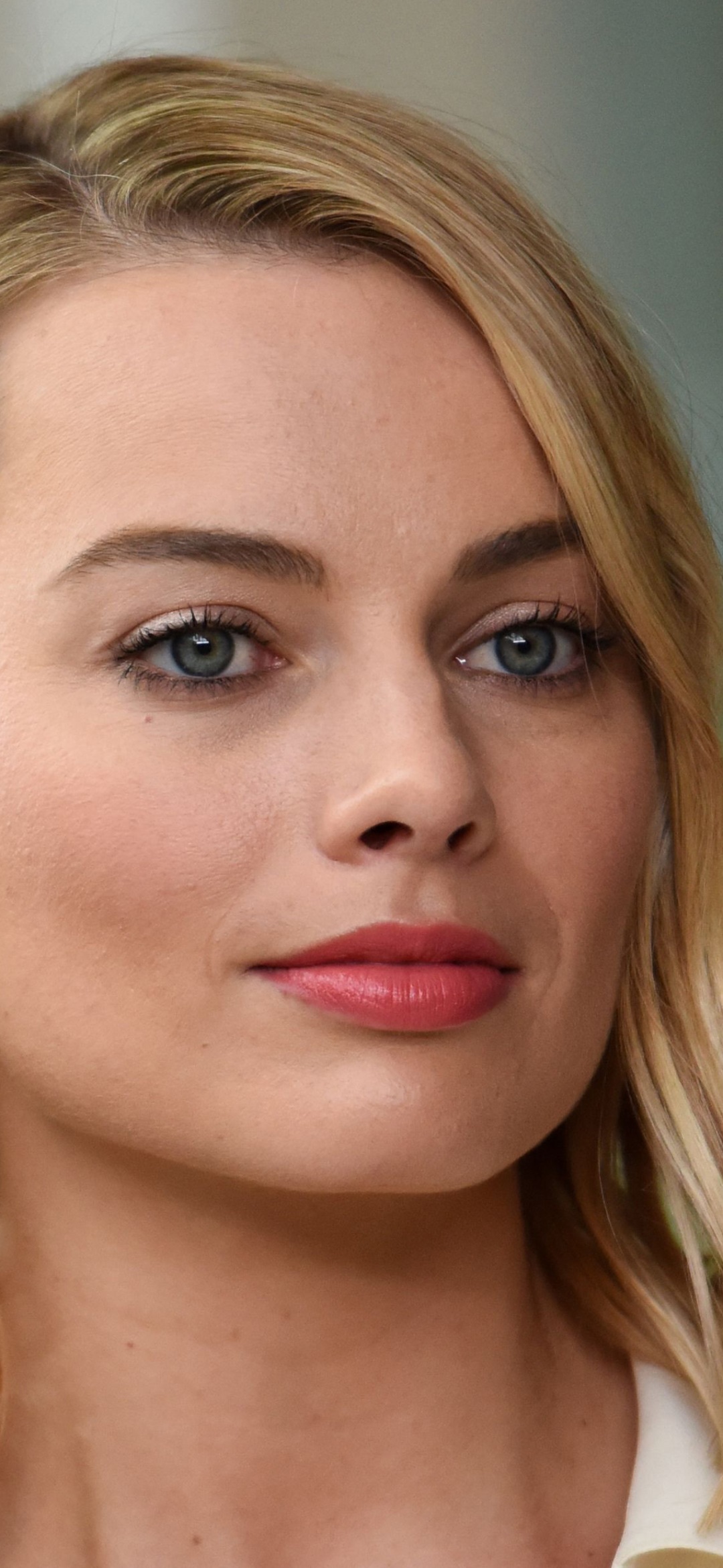 Celebrity Margot Robbie, Actress, Australian, Face, Blue Eyes, Blonde, 1080x2340, Phone HD Wallpaper