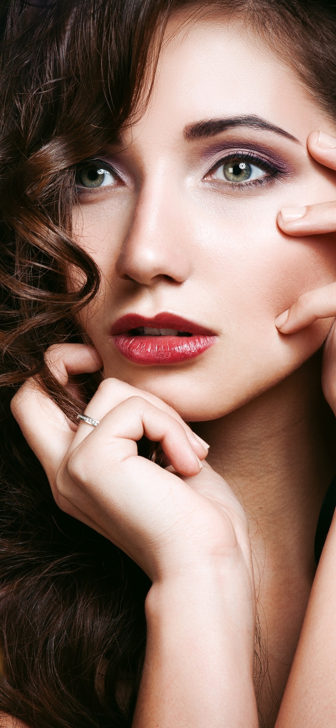 Women Model, Blue Eyes, Lipstick, Brunette, Face, Bokeh, 1080x2340, Phone HD Wallpaper