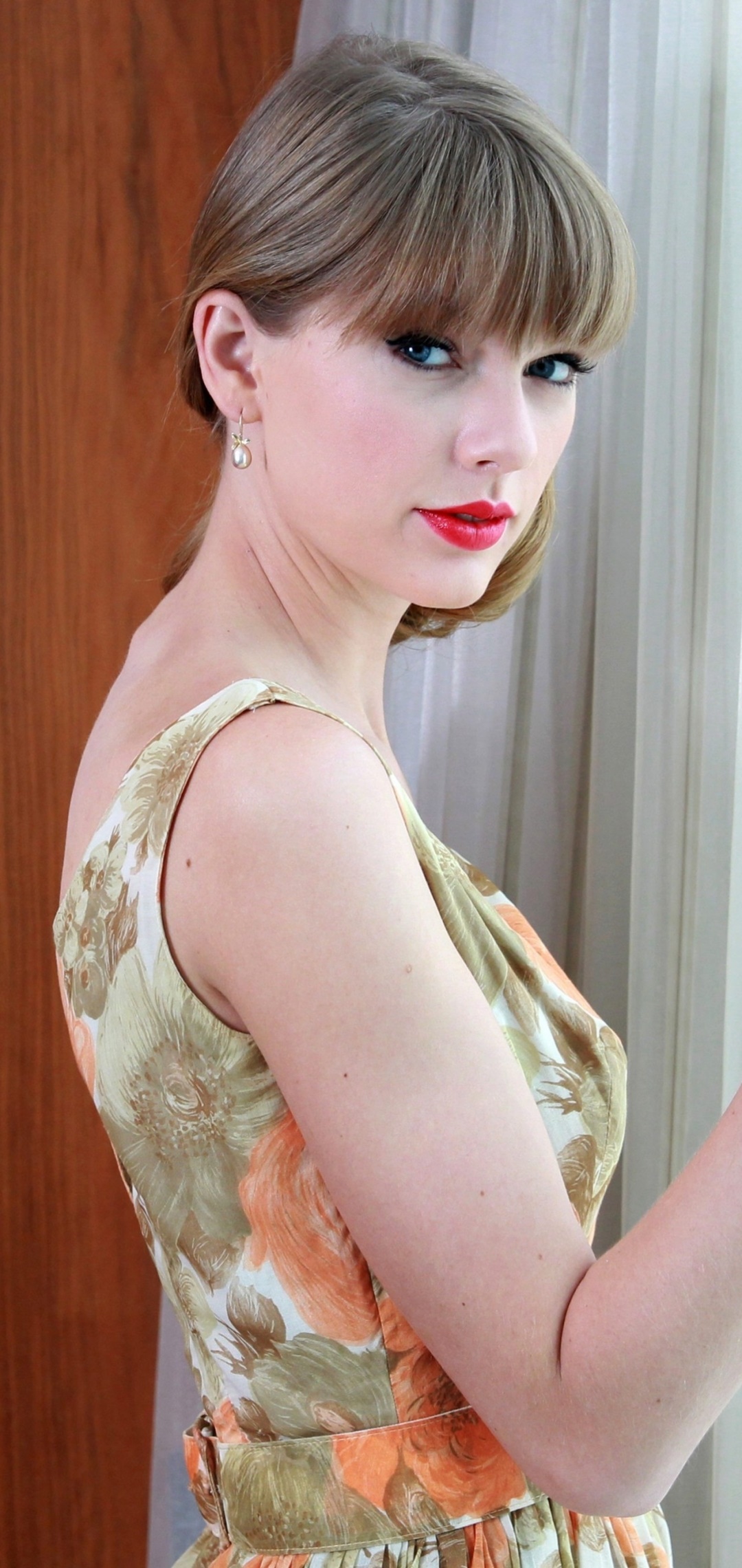 Music Taylor Swift, Blonde, American, Lipstick, Singer, 1080x2280, Phone HD Wallpaper