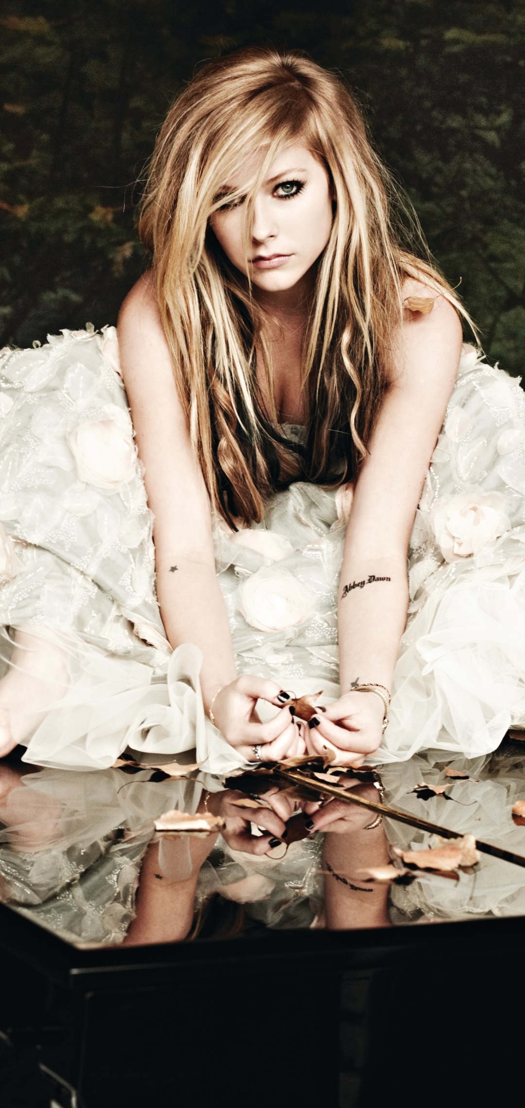Music Avril Lavigne, 1080x2280, Phone HD Wallpaper