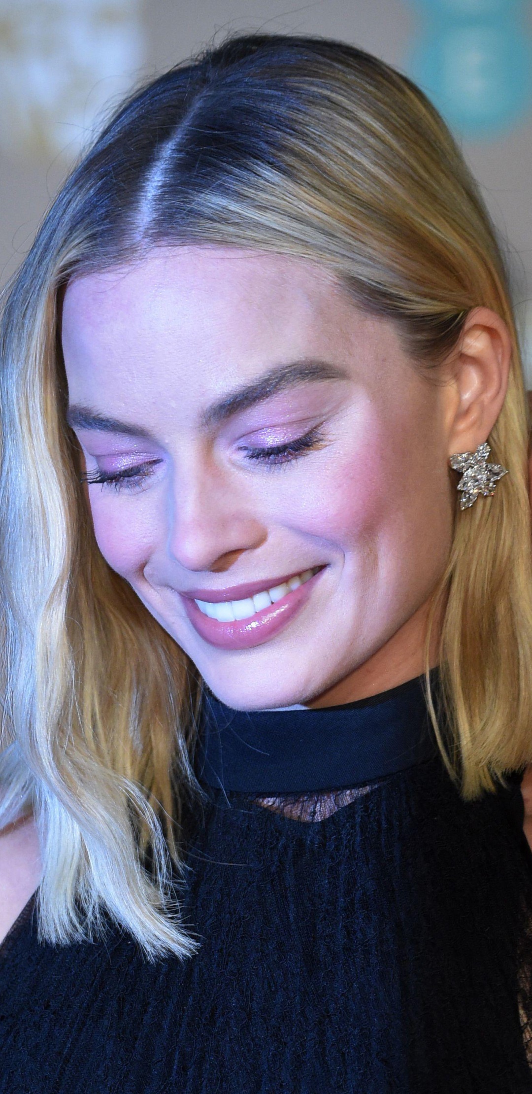 Celebrity Margot Robbie, Smile, Blonde, Australian, Actress, 1080x2220, Phone HD Wallpaper