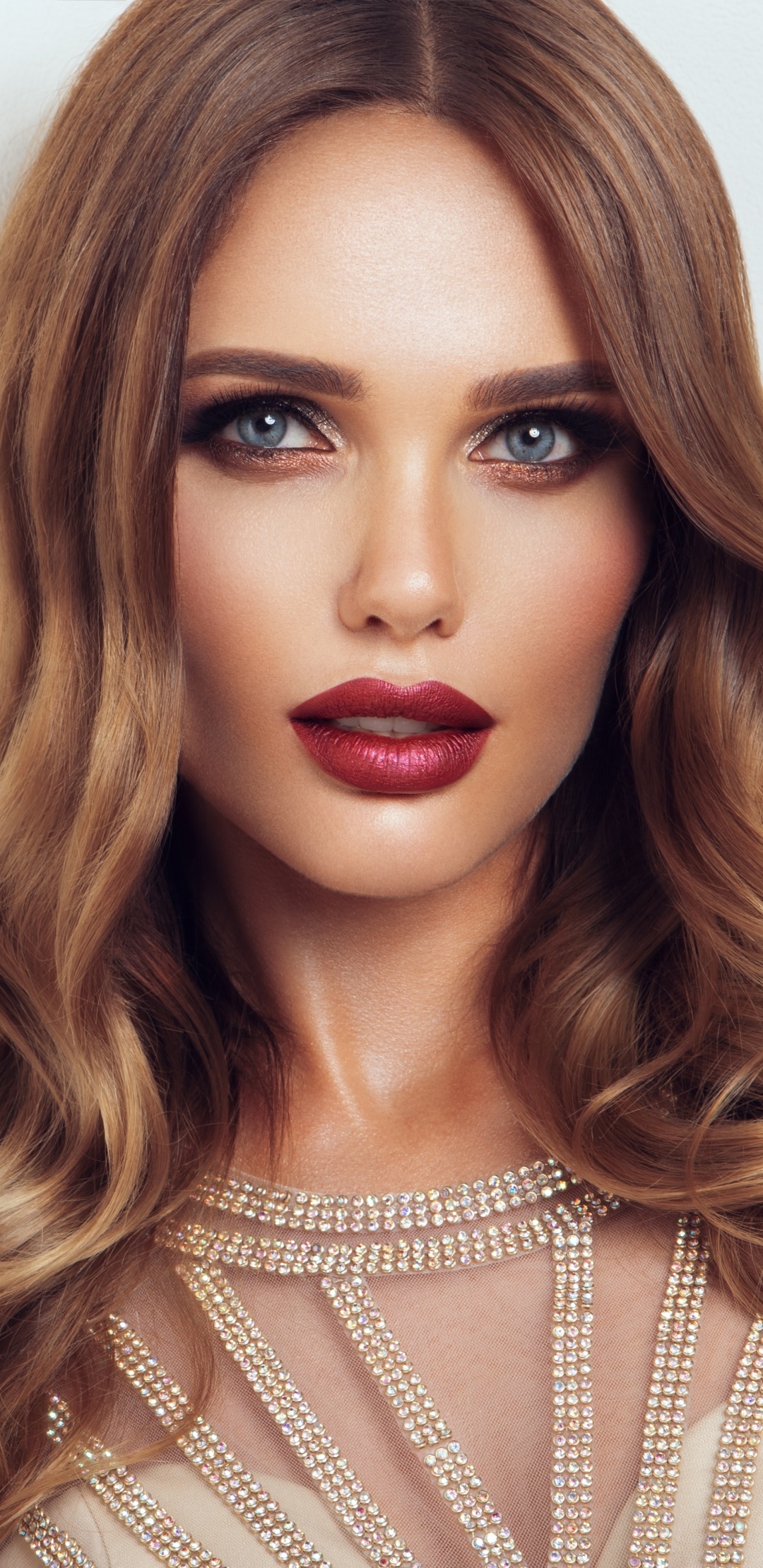 Women Model, Blue Eyes, Lipstick, Brunette, Face, 1080x2220, Phone HD Wallpaper