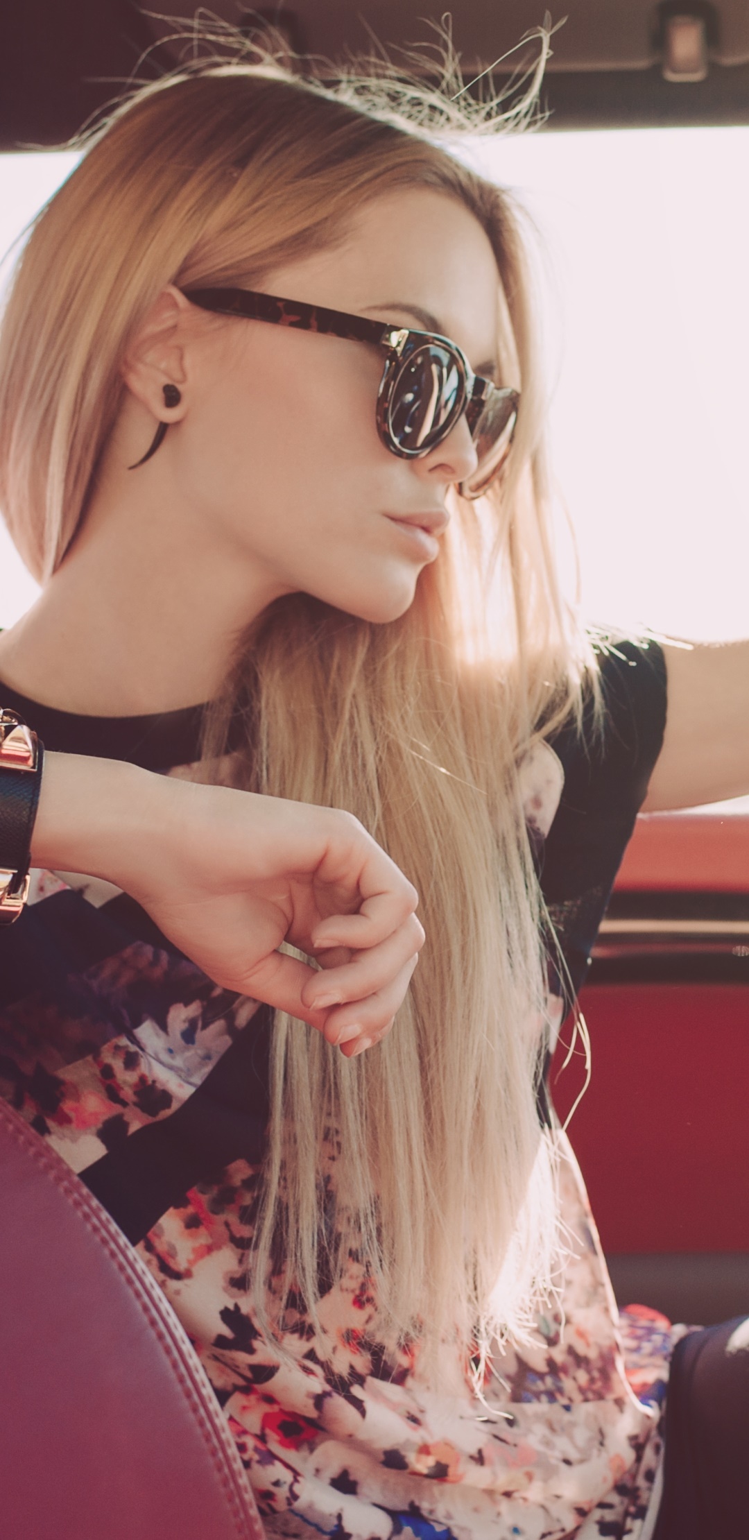Women Model, Sunglasses, Car, Blonde, 1080x2220, Phone HD Wallpaper