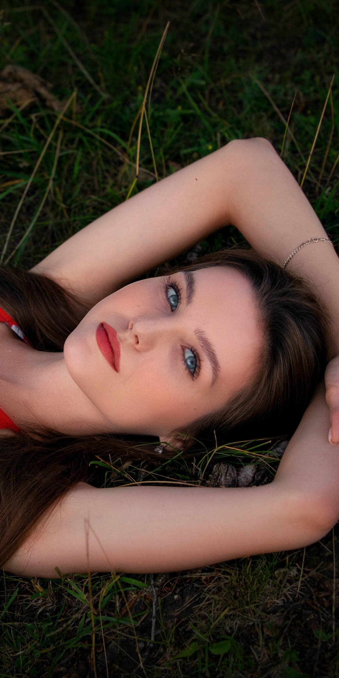 Women Model, Brunette, Blue Eyes, Lying Down, Lipstick, 1080x2160, Phone HD Wallpaper