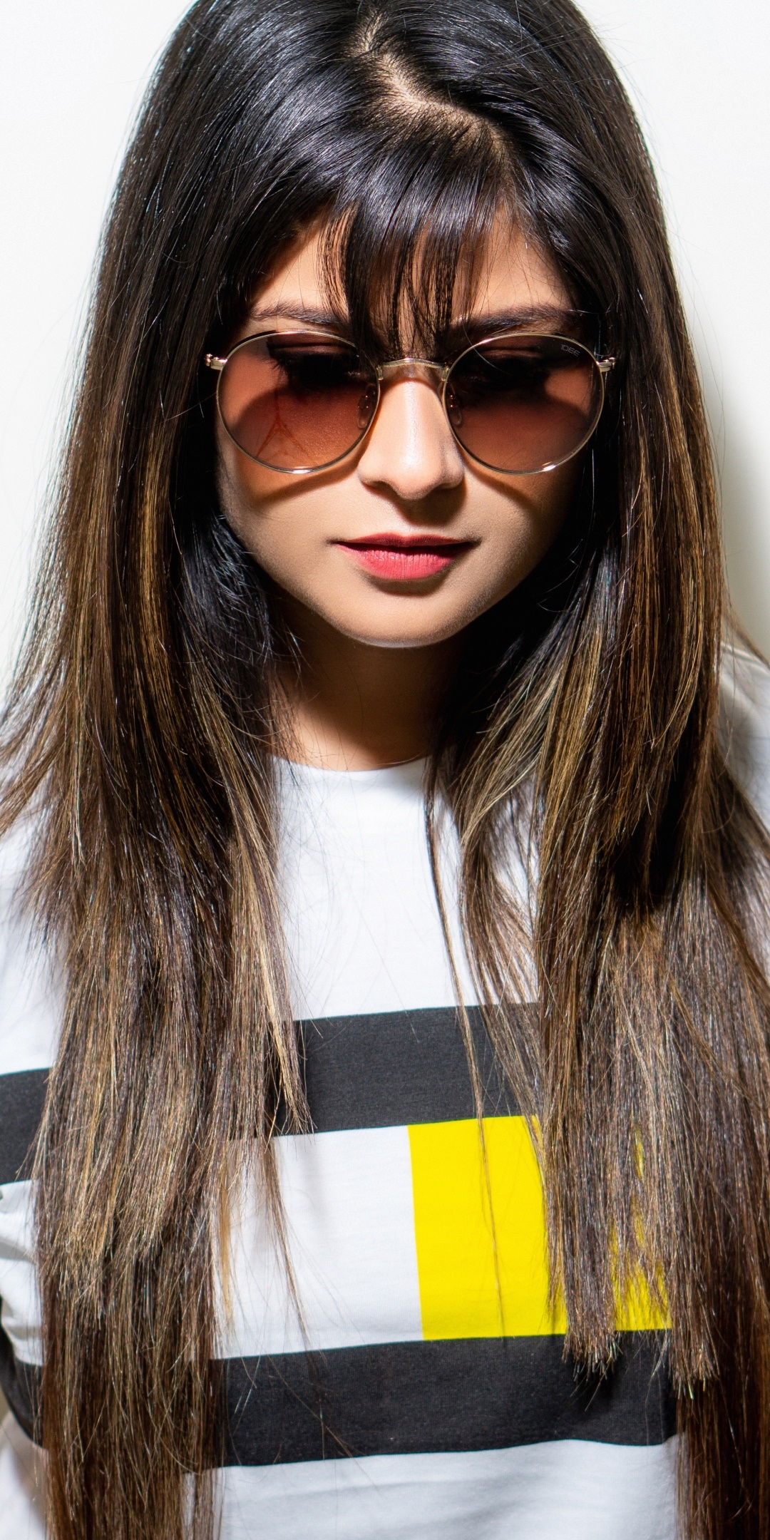 Women Model, Long Hair, Sunglasses, Brunette, 1080x2160, Phone HD Wallpaper