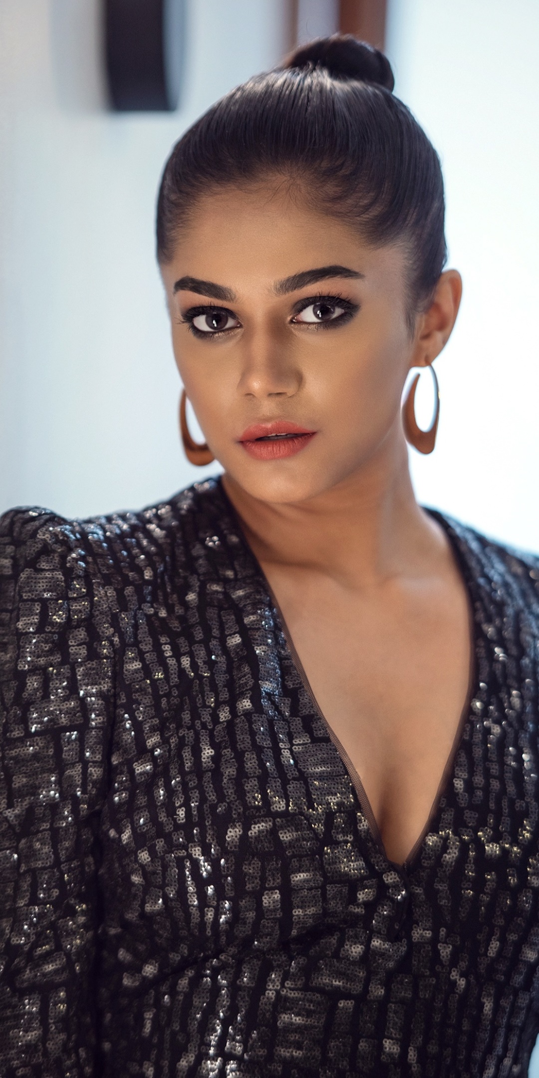Women Model, Earrings, Black Hair, 1080x2160, Phone HD Wallpaper