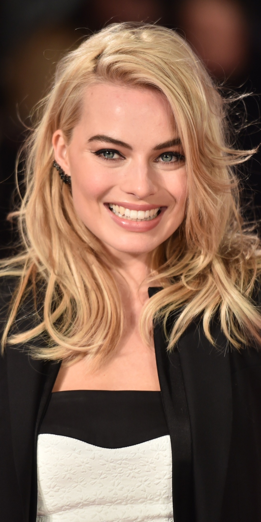 Celebrity Margot Robbie, Smile, Blonde, 1080x2160, Phone HD Wallpaper