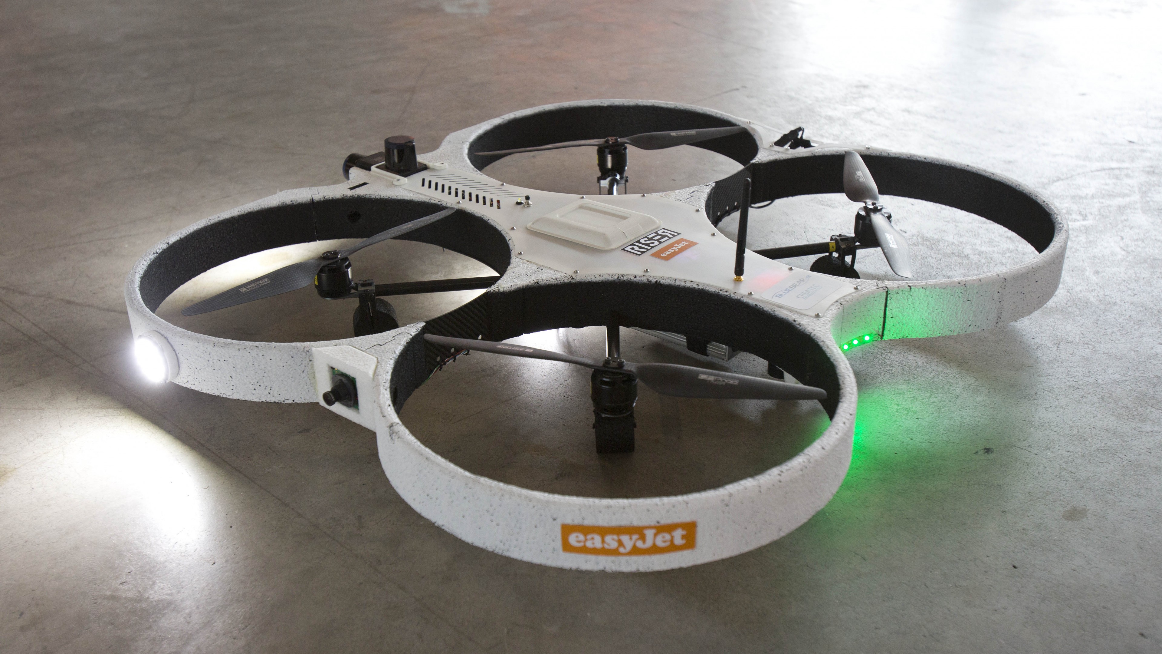 easyJet, quadrocopter, HD Wallpaper
