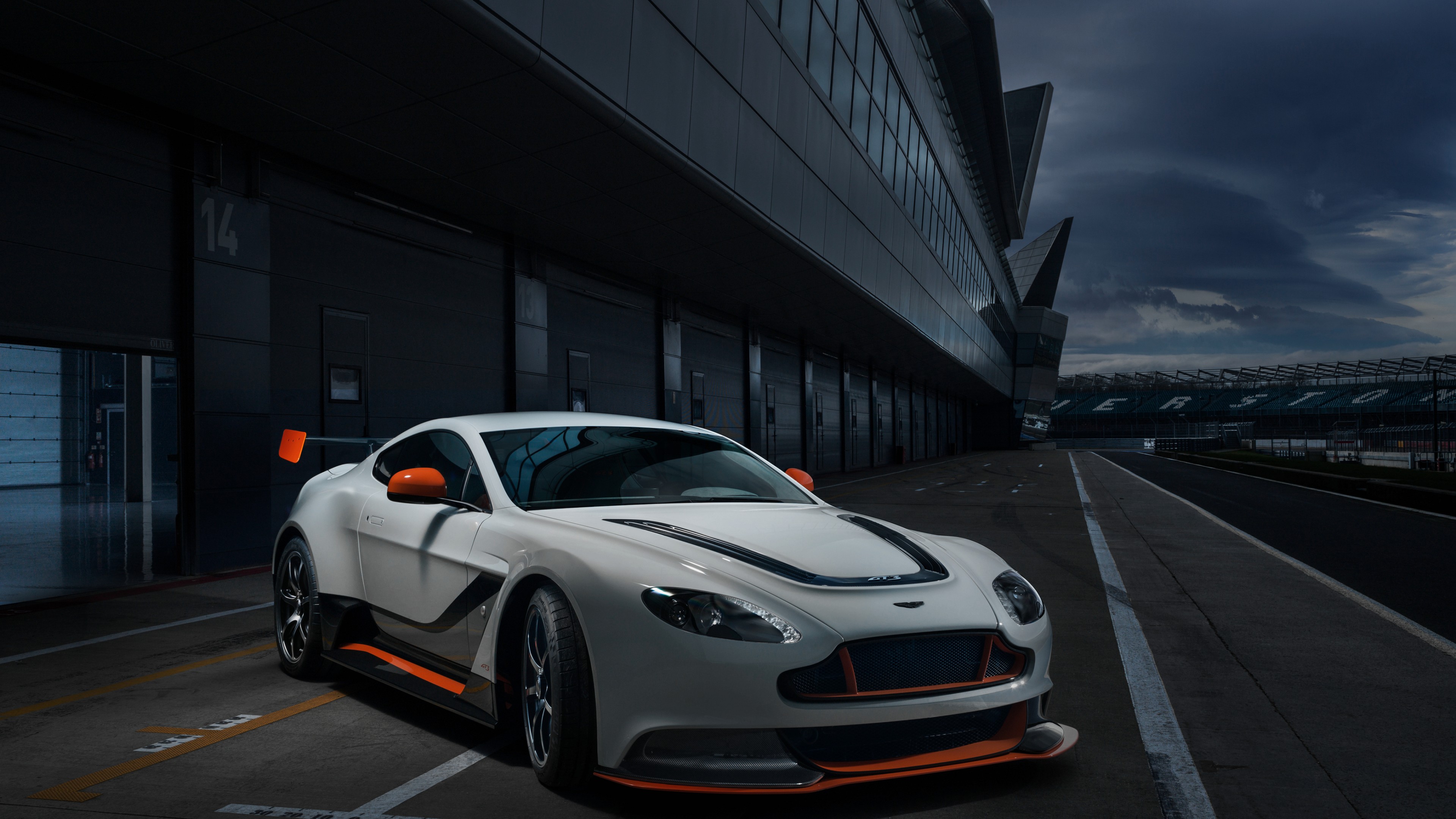 Aston Martin Vantage, sports car, V12, v8, test drive, speed, HD Wallpaper