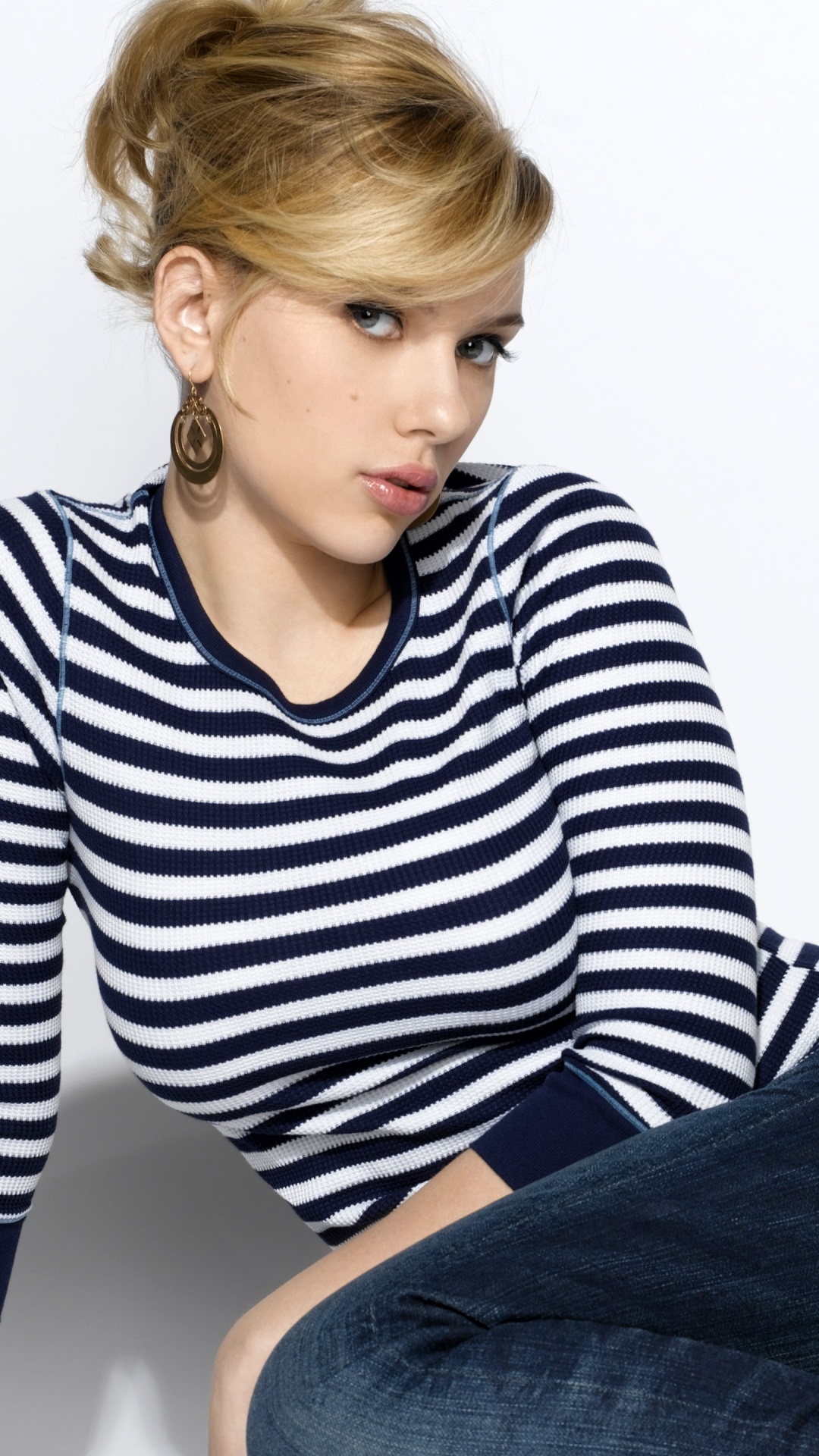 Celebrity Scarlett Johansson, Actress, Blonde, Short Hair, Blue Eyes, 1080x1920, Phone HD Wallpaper
