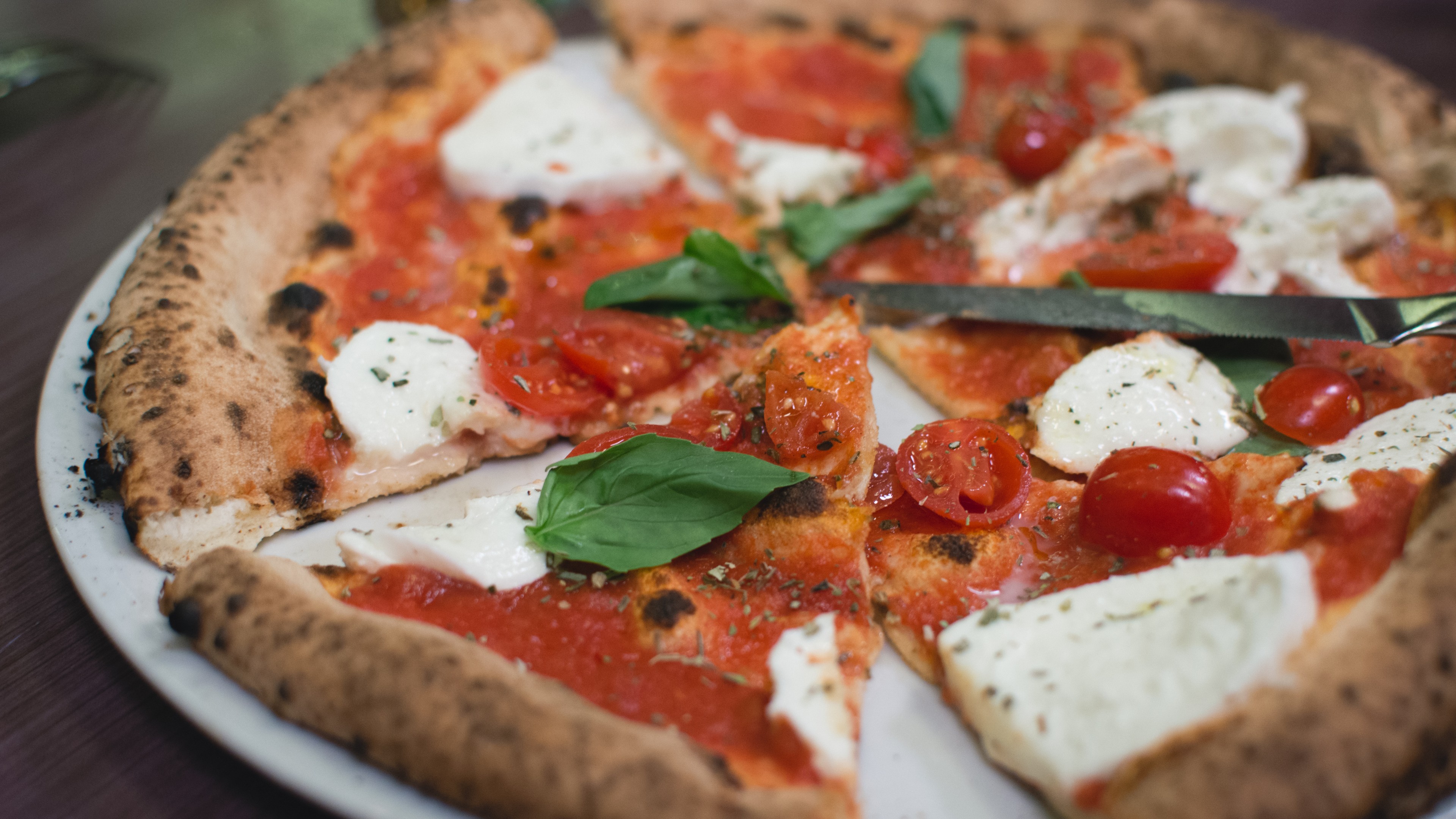 Pizza, tomato, mozzarella, basil, HD Wallpaper