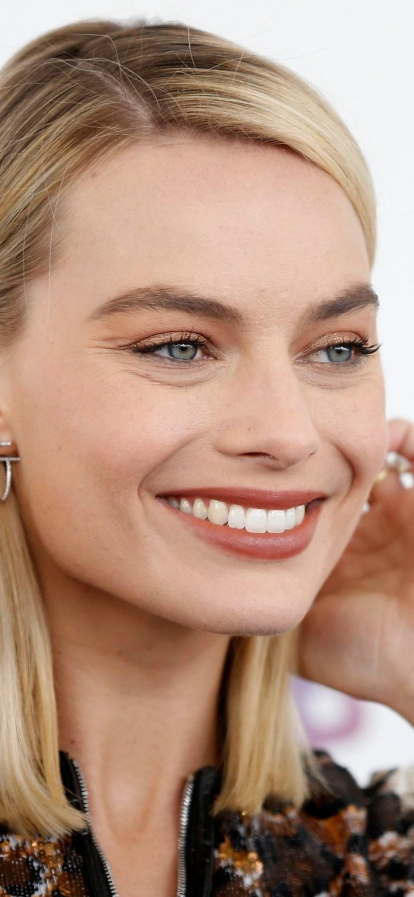 Celebrity Margot Robbie, Actress, Australian, Blonde, Face, Blue Eyes, 828x1792, Phone HD Wallpaper